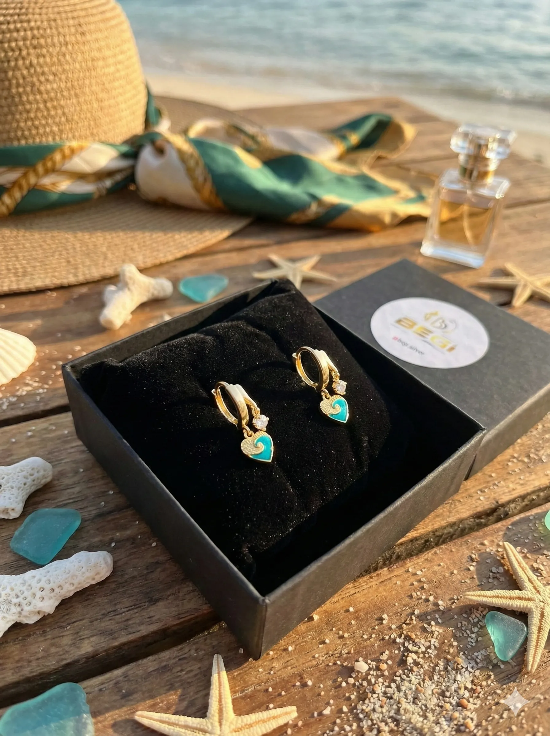 Turkuaz Dalga Desenli Kalpli Gold 925 Ayar Gümüş Sallantılı Küpe 0 image