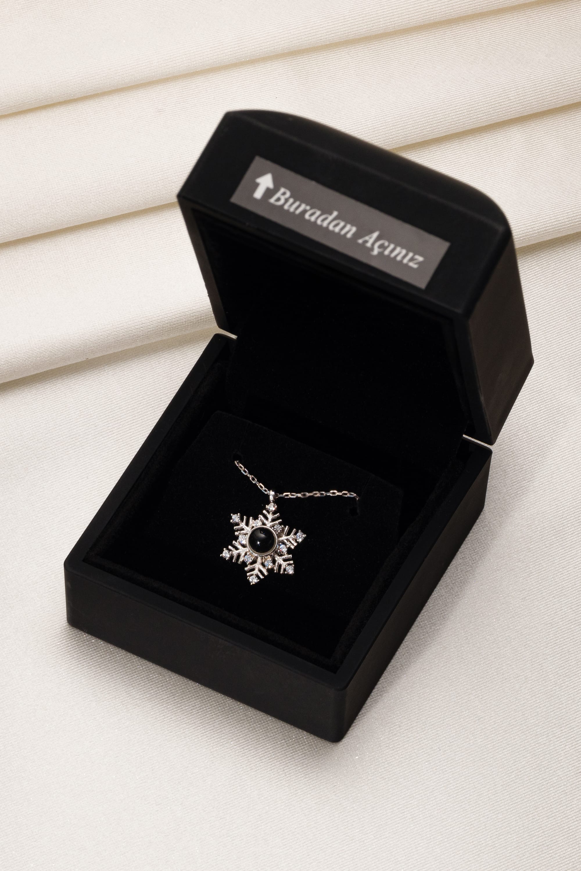 925 Ayar Gümüş 100 Dilde Seni Seviyorum Kar Tanesi Kolye-Işıklı Kutuda cover pic