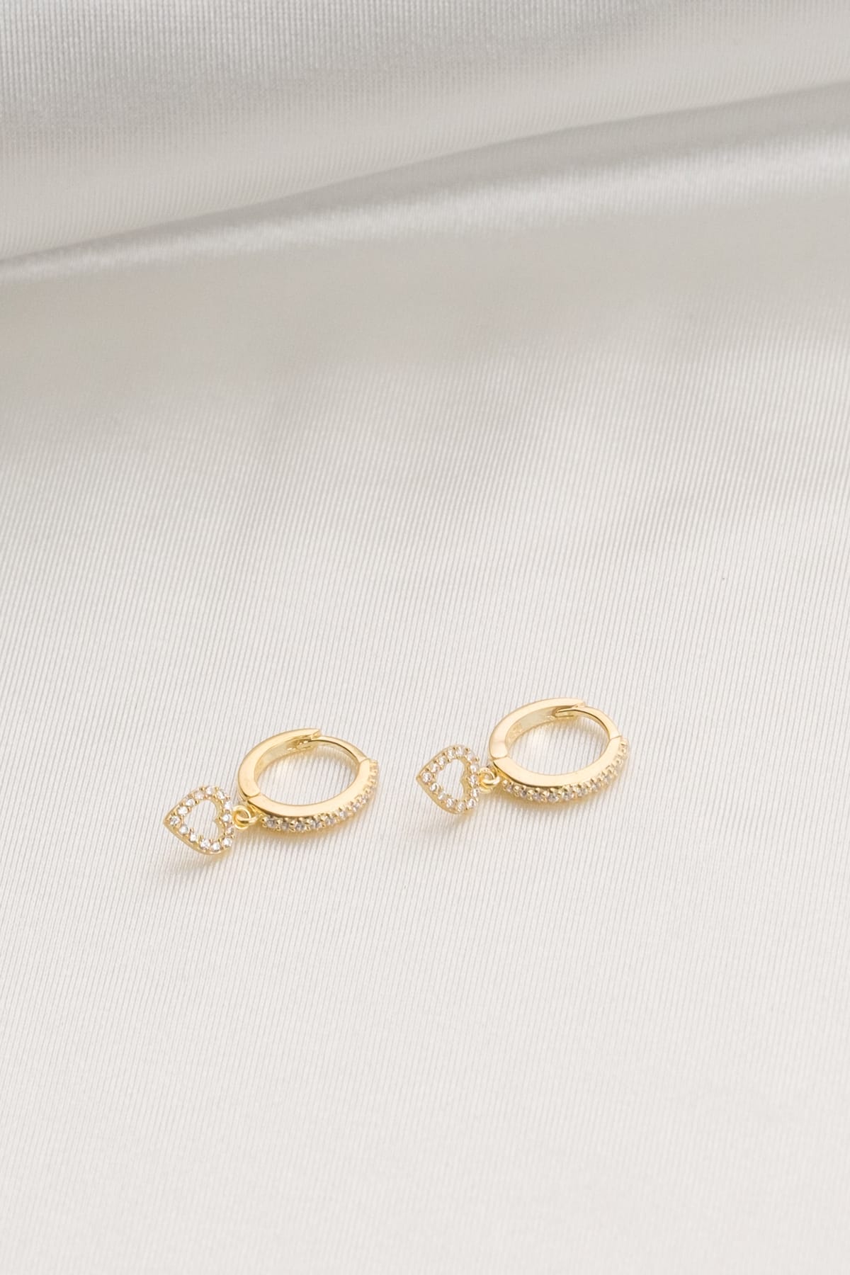 Zirkon Taşlı Işıltılı Kalp Sallantılı Gold 925 Ayar Gümüş Halka Küpe 0 image