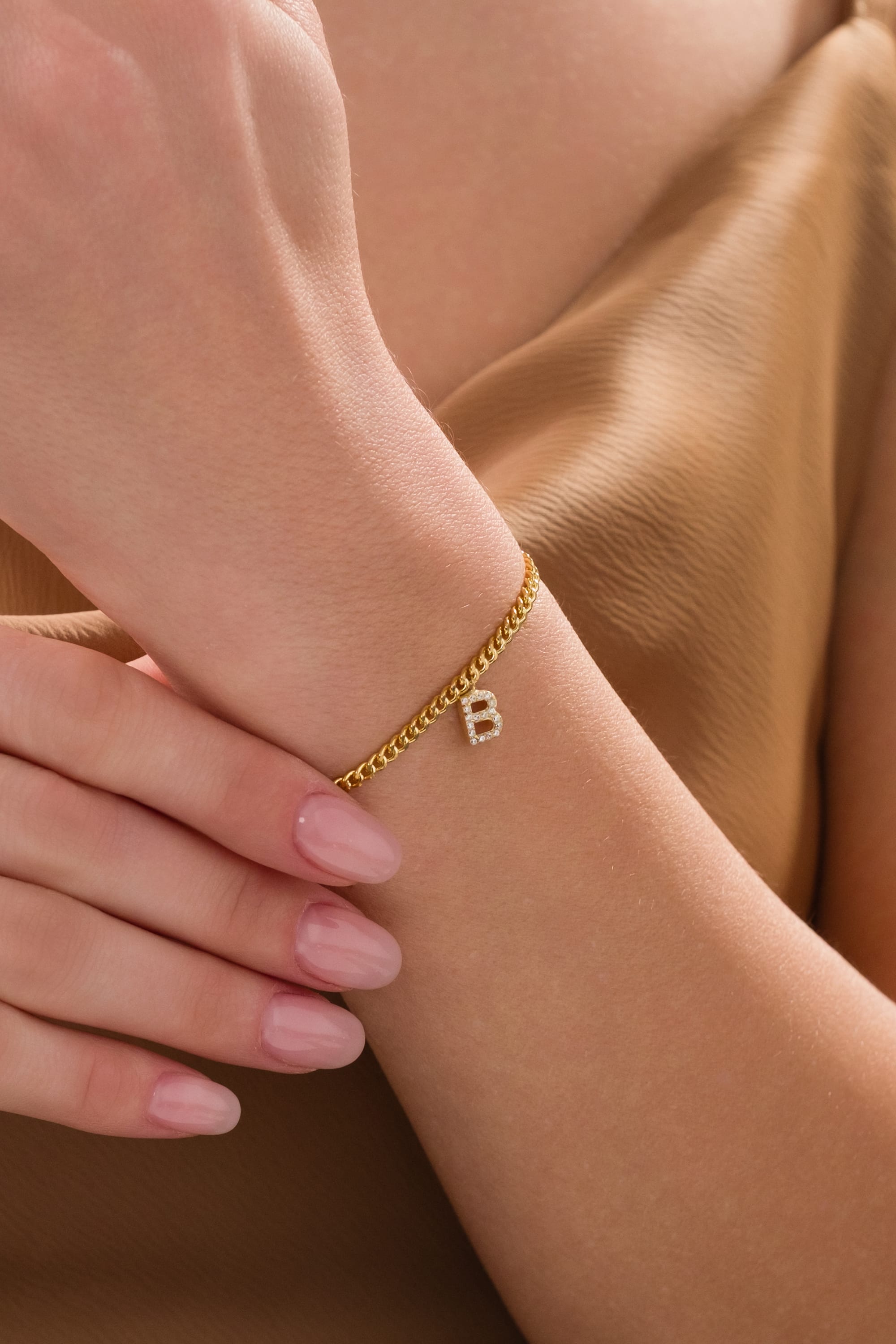 925 Ayar Gümüş Harf Charm Zincir Bileklik cover pic