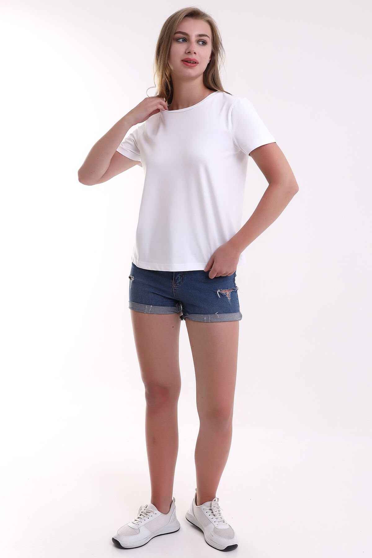 KISA KOLLU BEYAZ BAYAN T-SHIRT