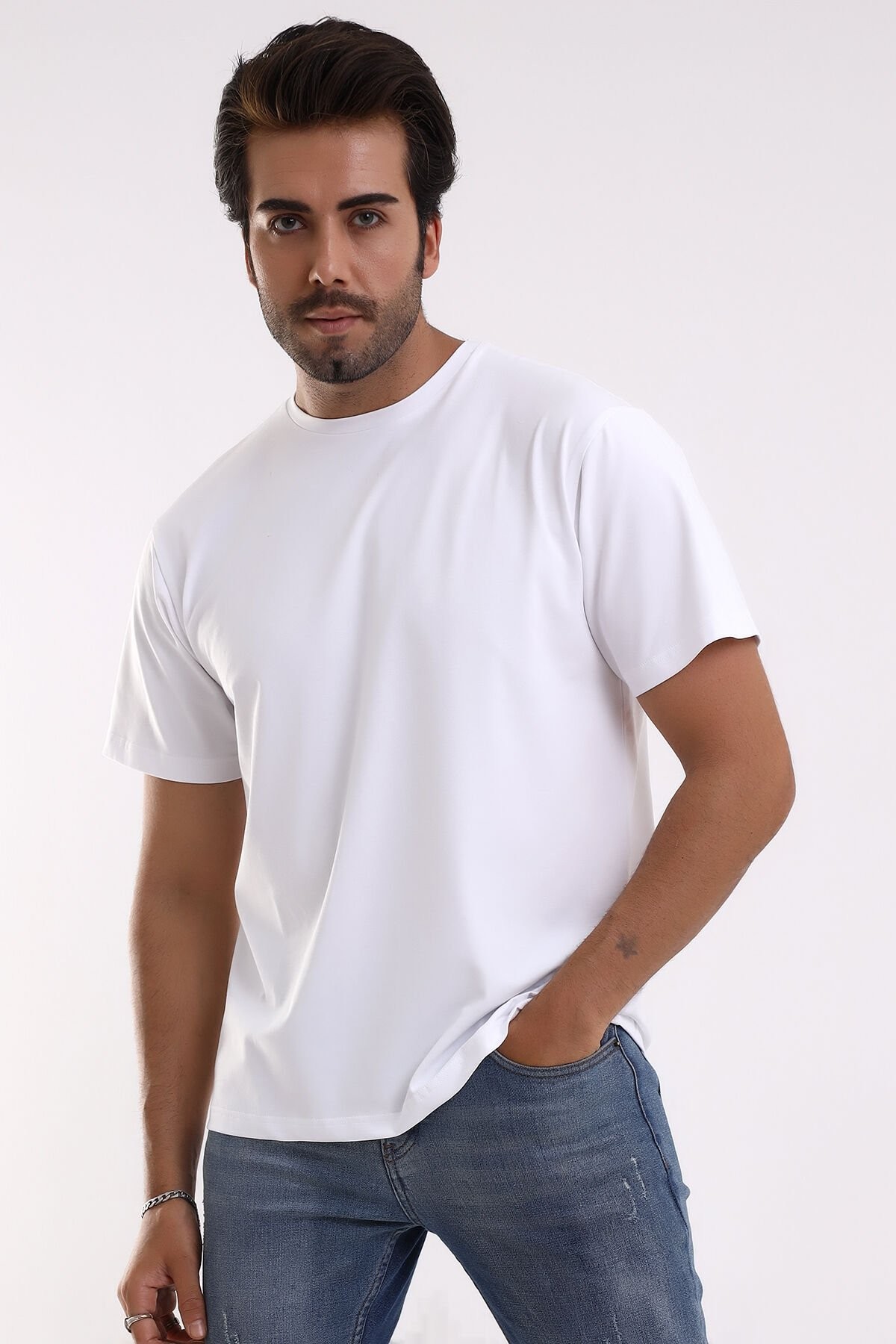 KISA KOLLU BEYAZ ERKEK T-SHIRT