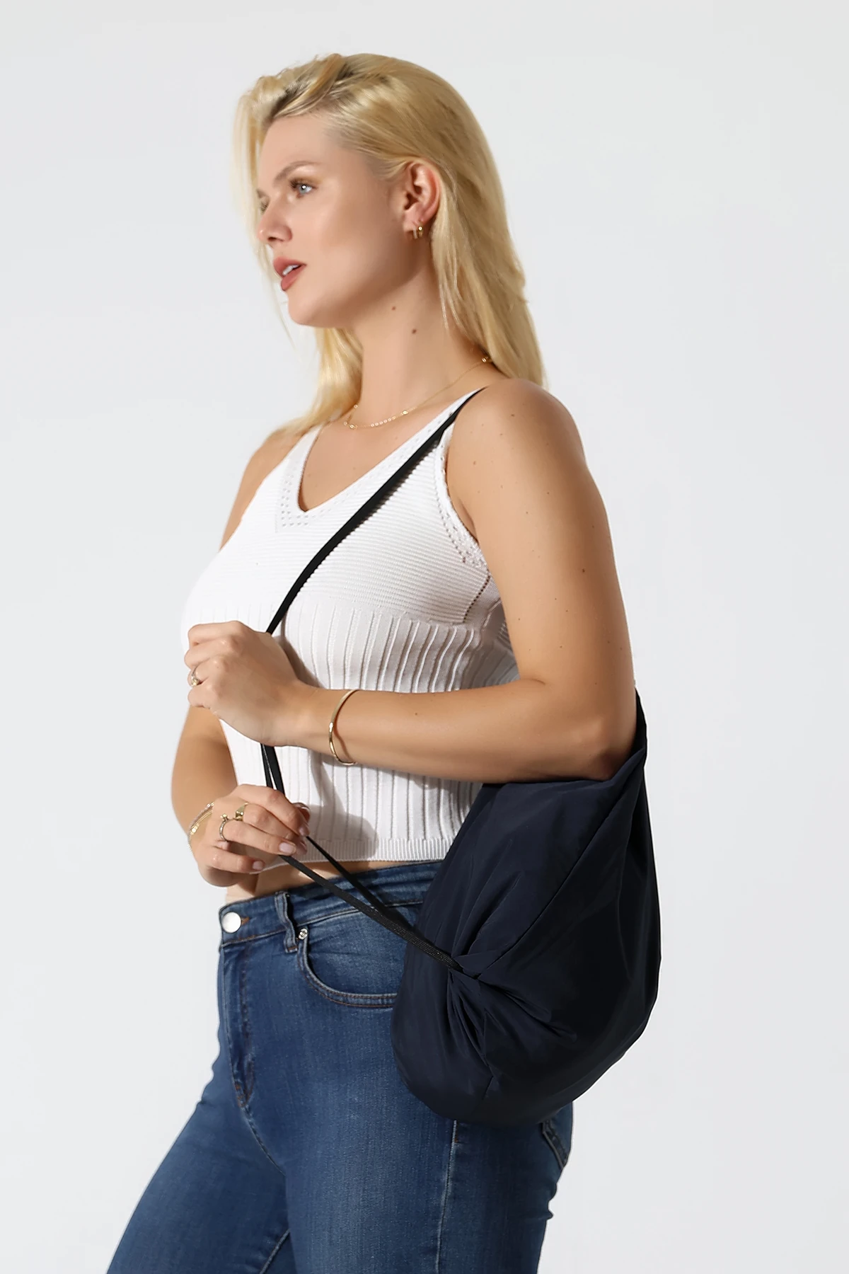 Siyah Kapşonlu Kadın Sweat Katlanınca Çanta Olan Sweat