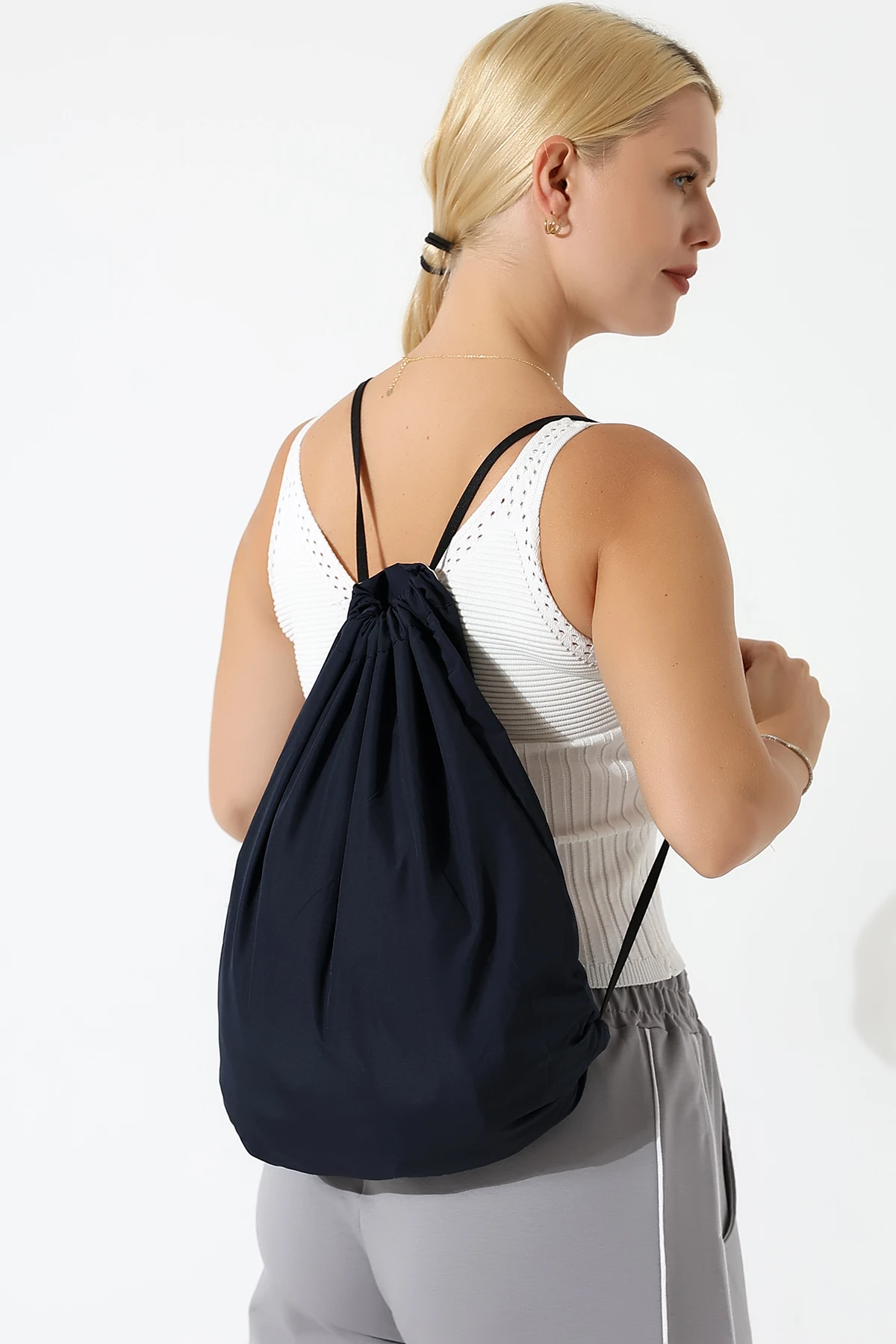 Siyah Kapşonlu Kadın Sweat Katlanınca Çanta Olan Sweat