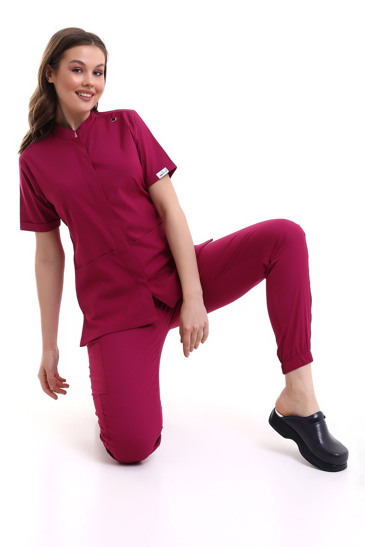 ÇITÇITLI JOGGER PANTOLONLU VETERİNER HEKİM FORMASI TAKIMI