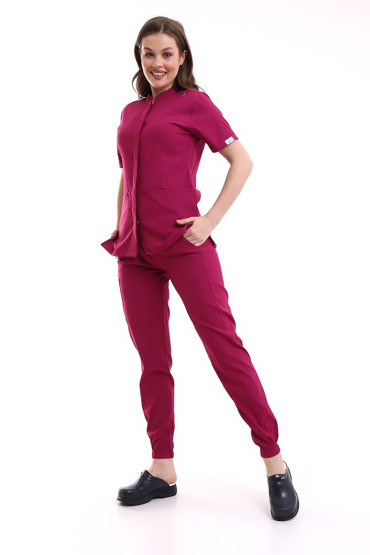 ÇITÇITLI JOGGER PANTOLONLU VETERİNER HEKİM FORMASI TAKIMI