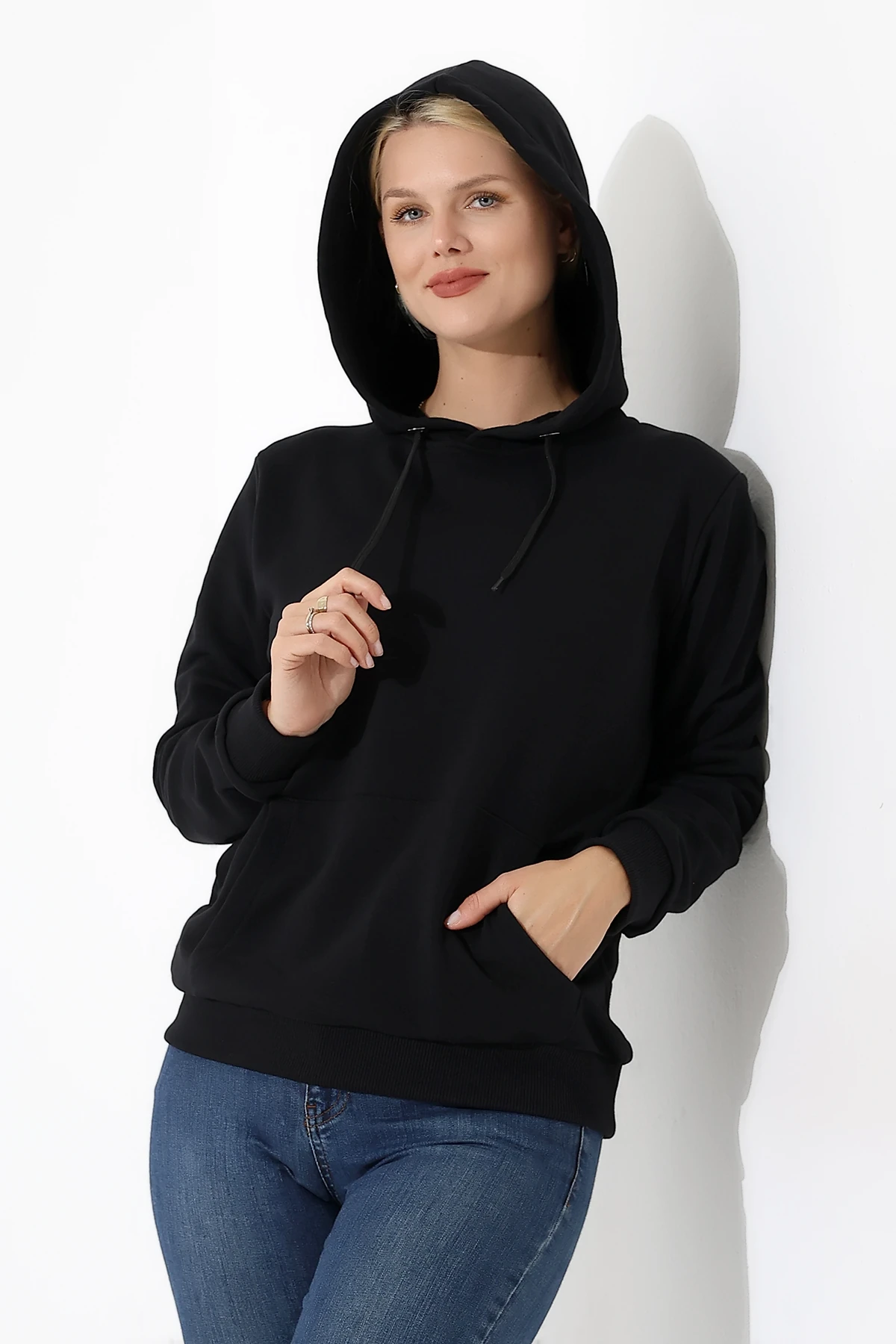 Siyah Kapşonlu Kadın Sweat Katlanınca Çanta Olan Sweat