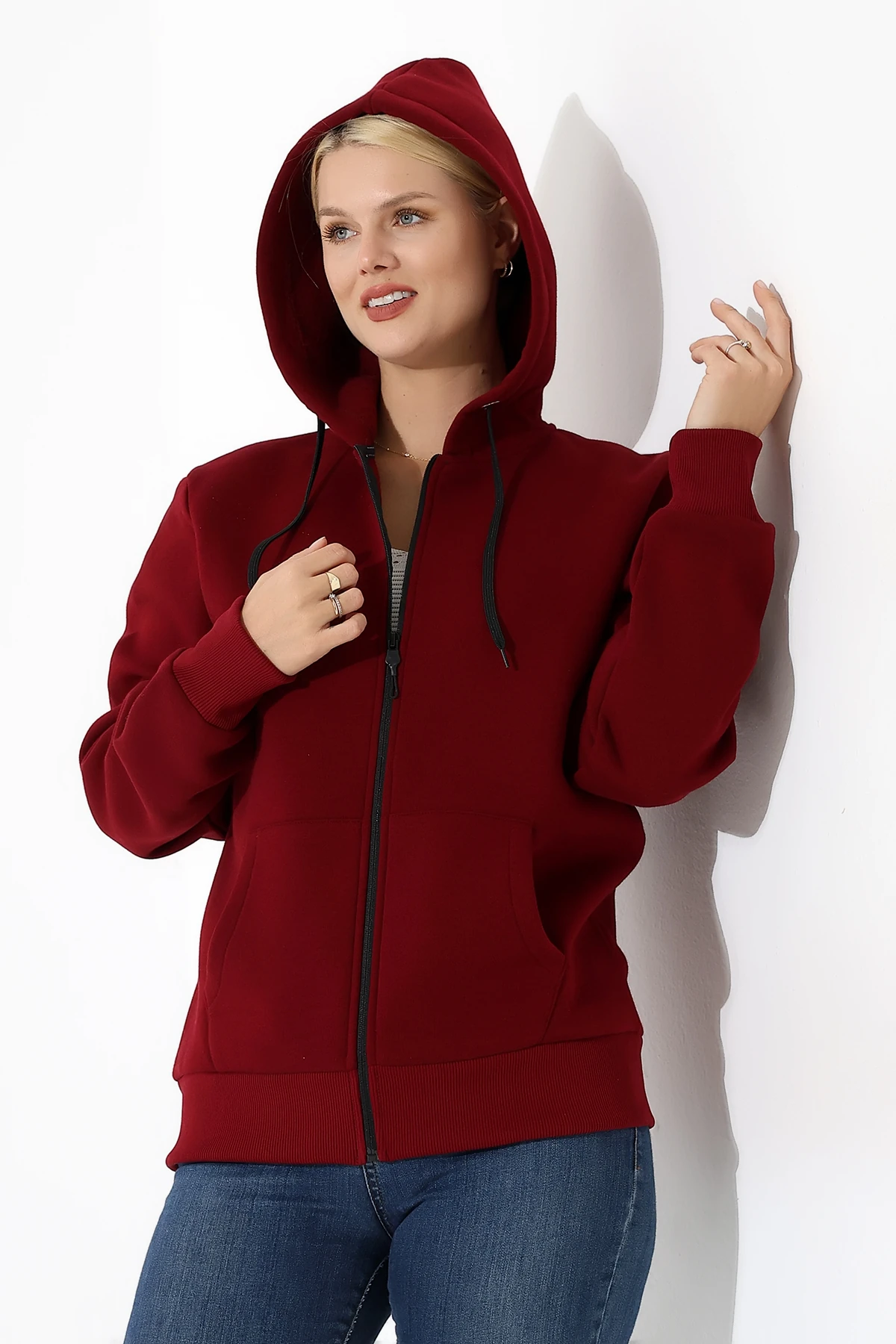 Bordo Kapşonlu Fermuarlı Kadın Hırka Katlanınca Çanta Olan Hırka