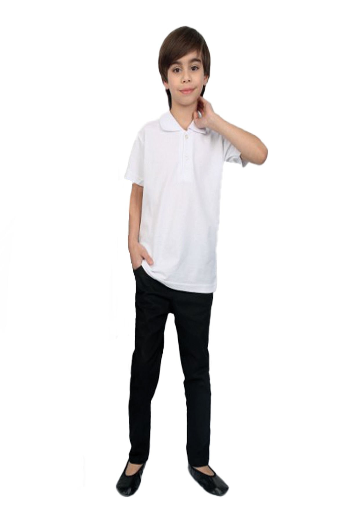 BEYAZ POLO YAKA TİŞÖRT SİYAH PANTOLON