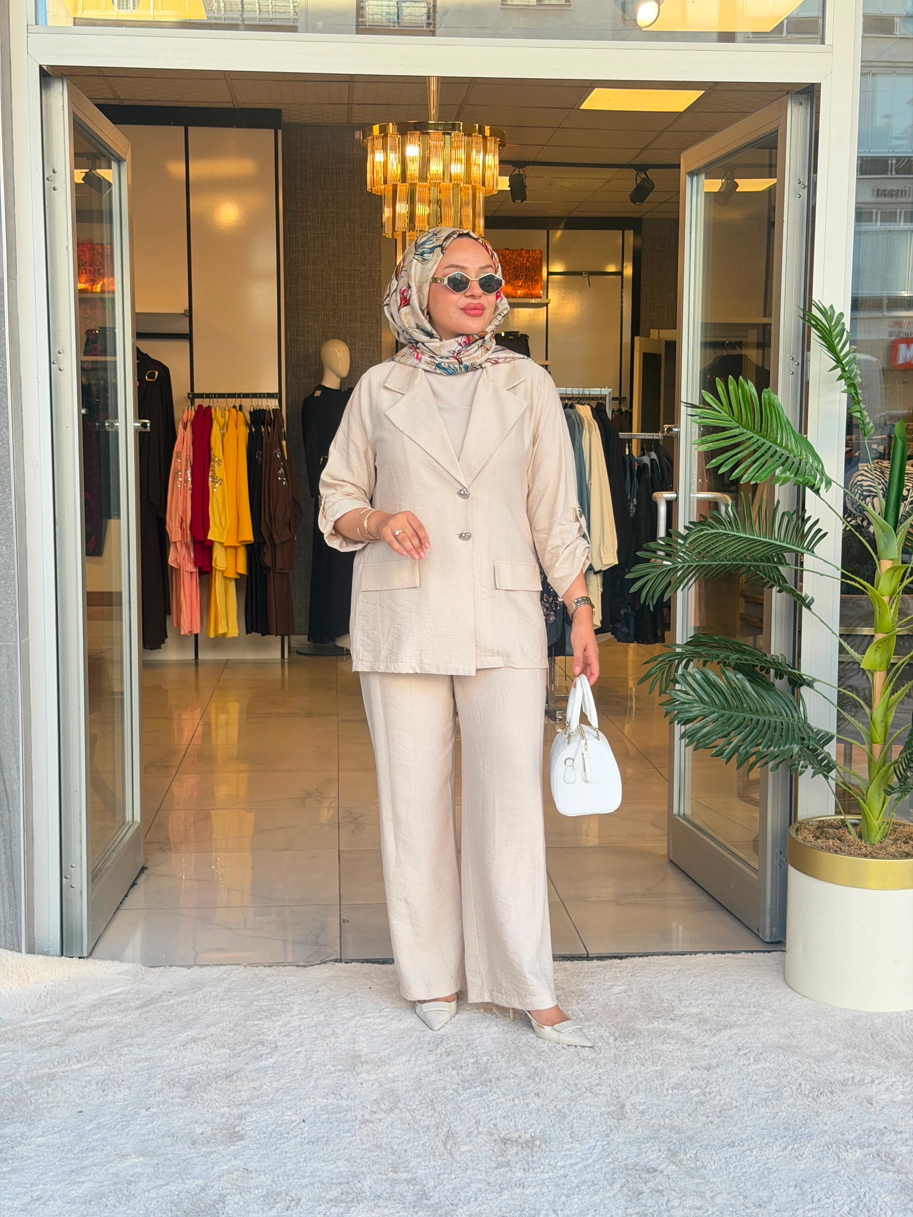 20778 LOREEN TAKIM