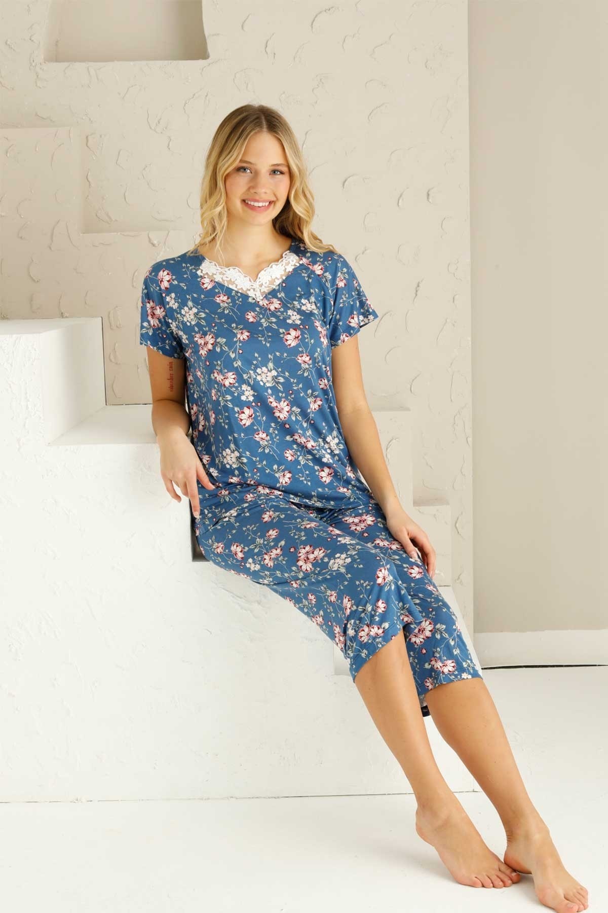 Kadın Çiçek Desen Dantel Detay Viskon Kısa Kol Kapri Pijama Takımı
