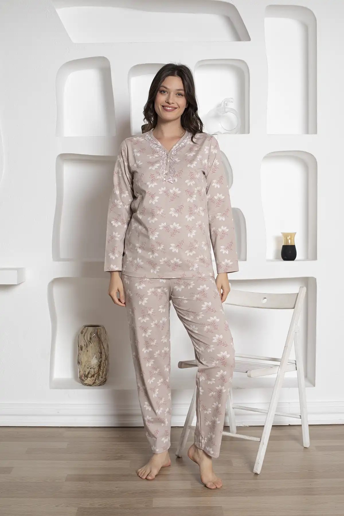 Kadın Çiçek Desen V Yaka 3 Düğmeli Pamuklu Uzun Kol Mevsimlik Pijama Takımı