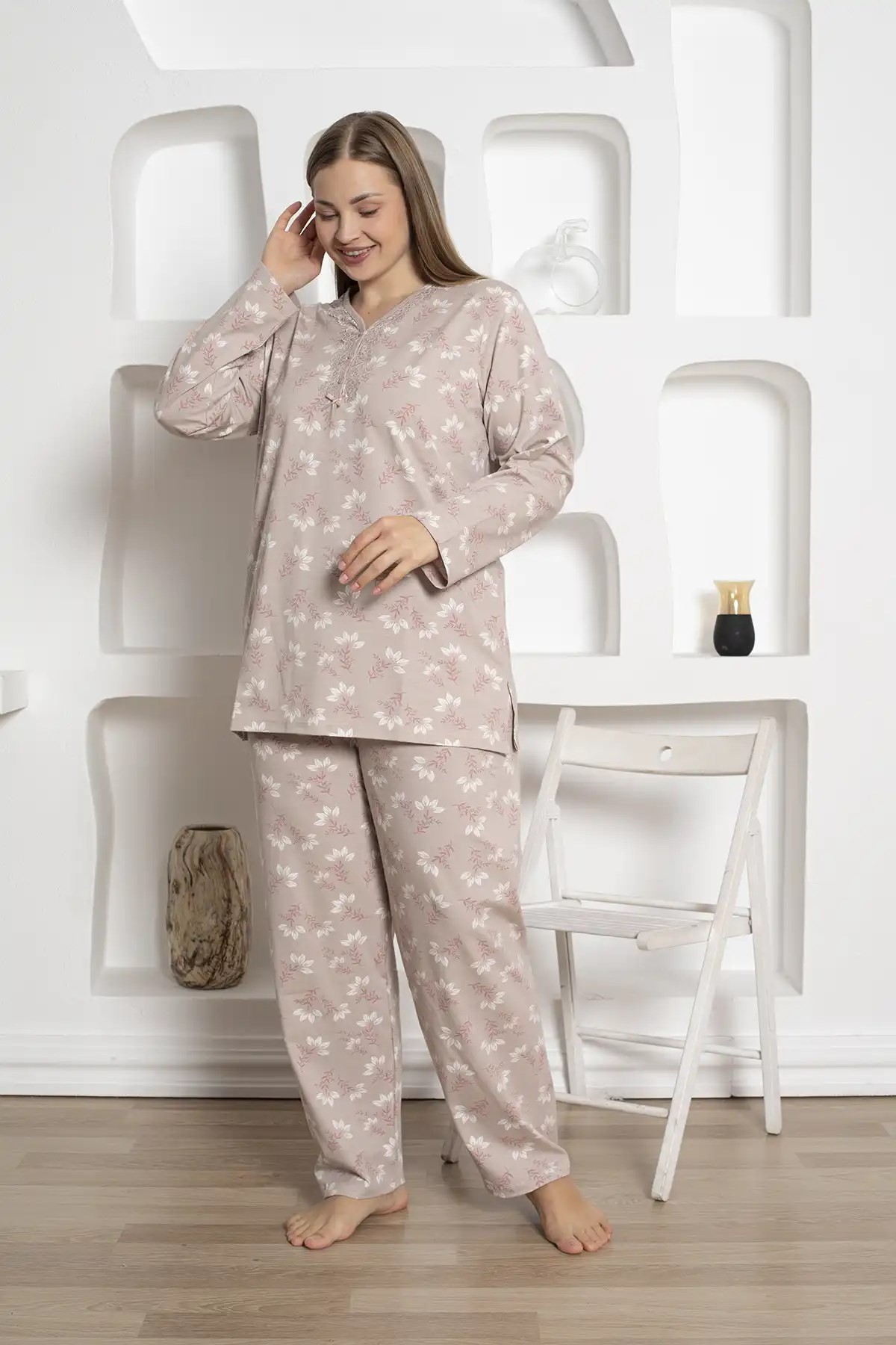 Kadın Çiçek Desen V Yaka 3 Düğmeli Pamuklu Uzun Kol Mevsimlik Pijama Takımı