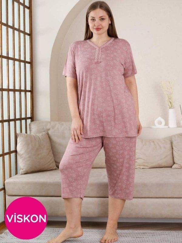 Kadın Gül Kurusu V Yaka Dantel Detay Viskon 3 Düğmeli Kısa Kol Yazlık Büyük Beden Kapri Pijama 