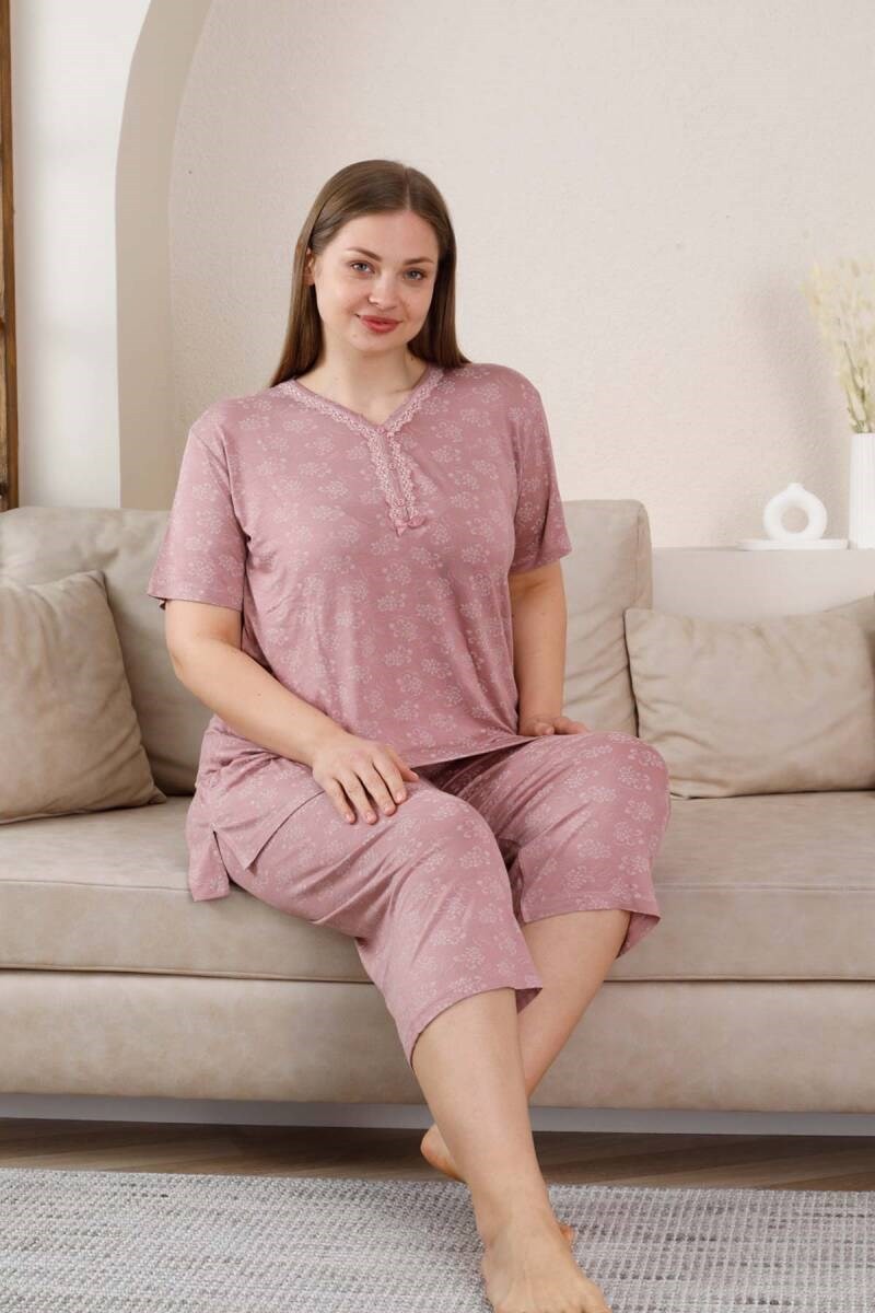 Kadın Gül Kurusu V Yaka Dantel Detay Viskon 3 Düğmeli Kısa Kol Yazlık Büyük Beden Kapri Pijama 
