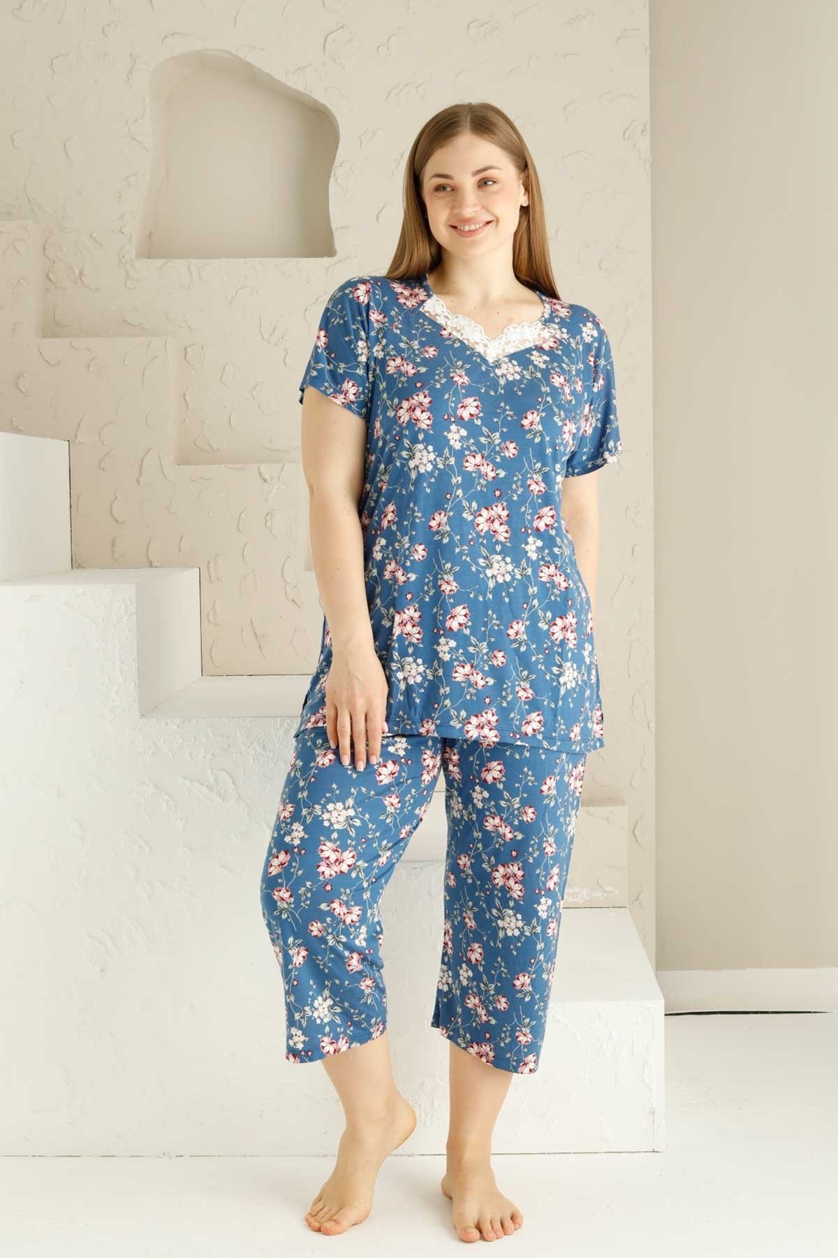 Anne Kalıp Tunik Büyük Beden Kapri-Battal Beden Dantel Detay Kısa Kol Viskon Bermuda Pijama Takımı