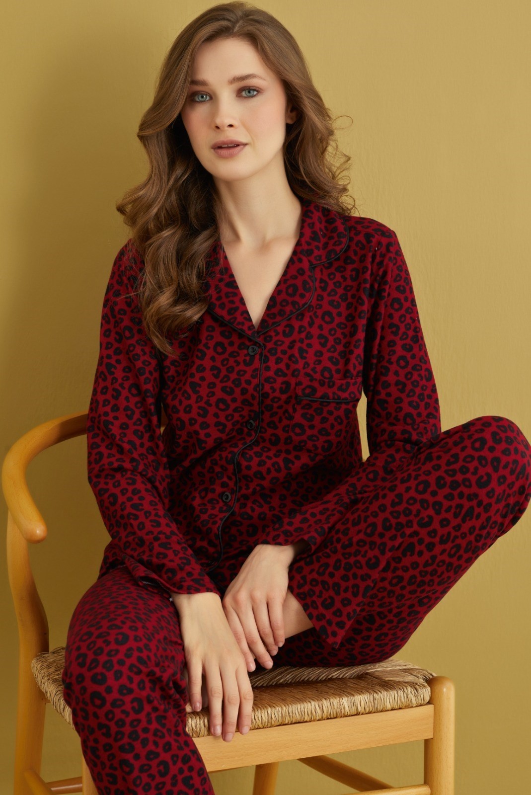 Kadın Gömlek Yaka Önden Düğmeli Saten Biyeli Göğüs Cepli Süet Kışlık Uzun Kollu Pijama Takımı