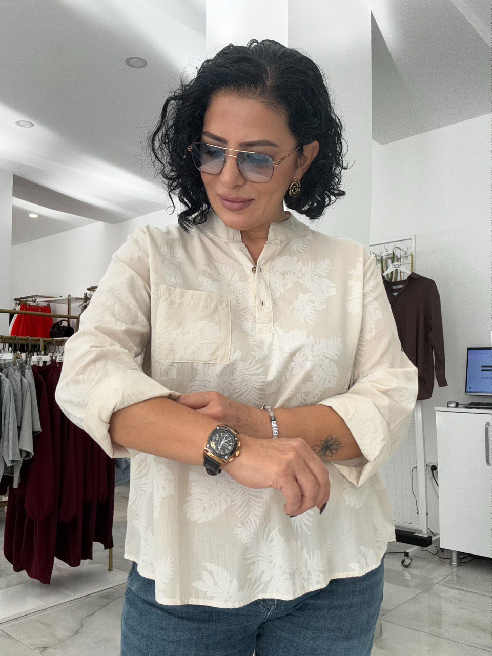 YAPRAK DESENLİ BEJ GÖMLEK