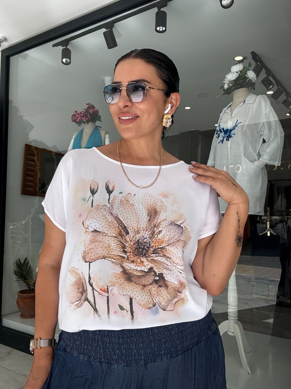 İTALYAN TAŞ DETAYLI ÇİÇEK T-SHİRT