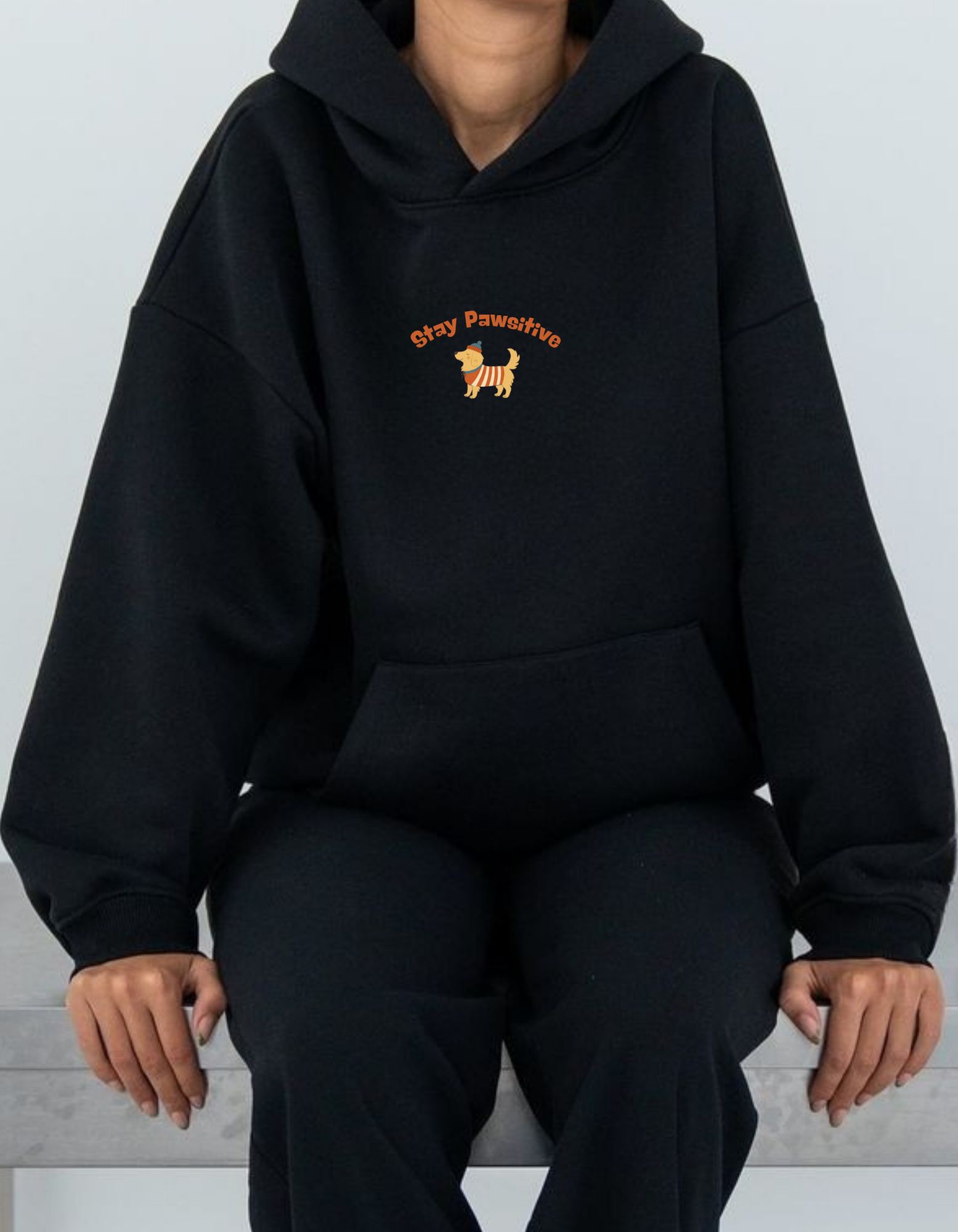 Siyah Kapüşonlu Sweatshirt – Stay Pawsitive Köpek Baskılı 