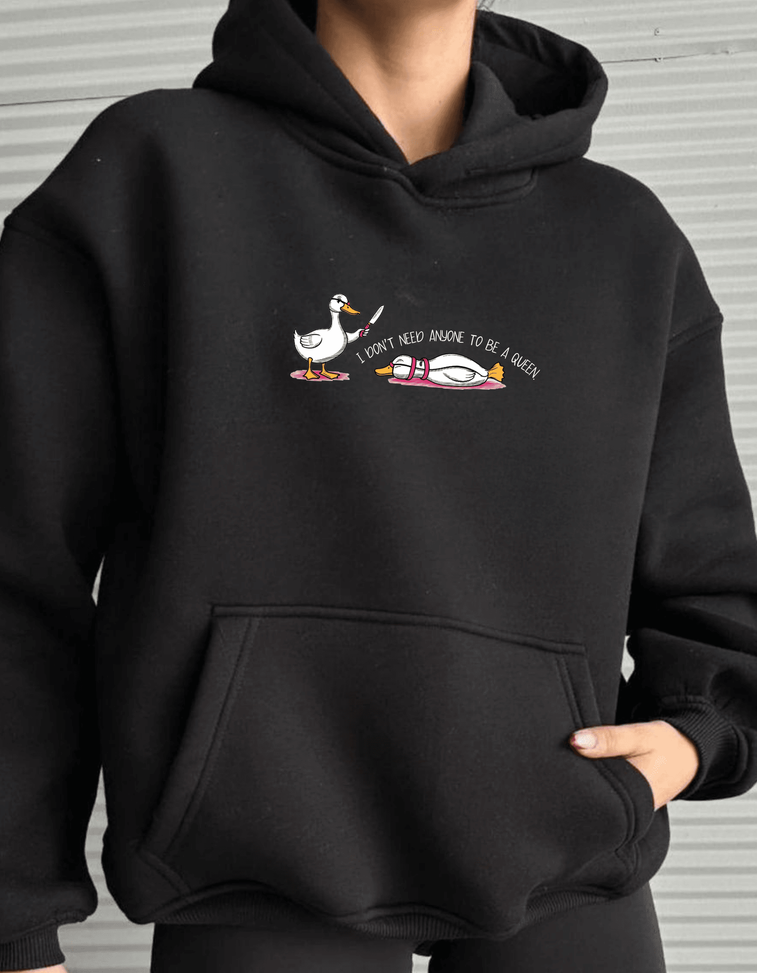 Siyah Oversize Kapüşonlu Sweatshirt – “I Don’t Need Anyone To Be A Queen” Baskılı