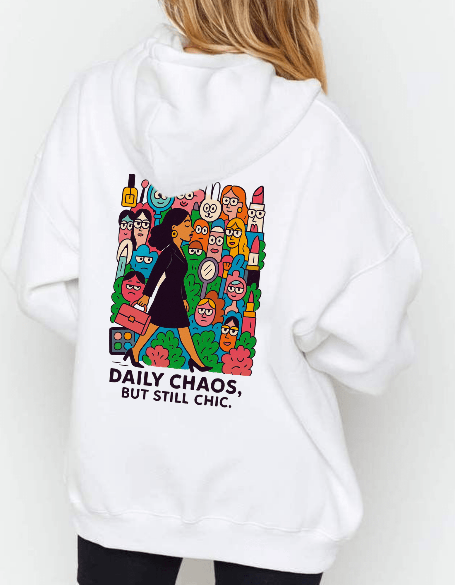 Beyaz Oversize Kapüşonlu Sweatshirt – “Daily Chaos, But Still Chic” Renkli Baskılı