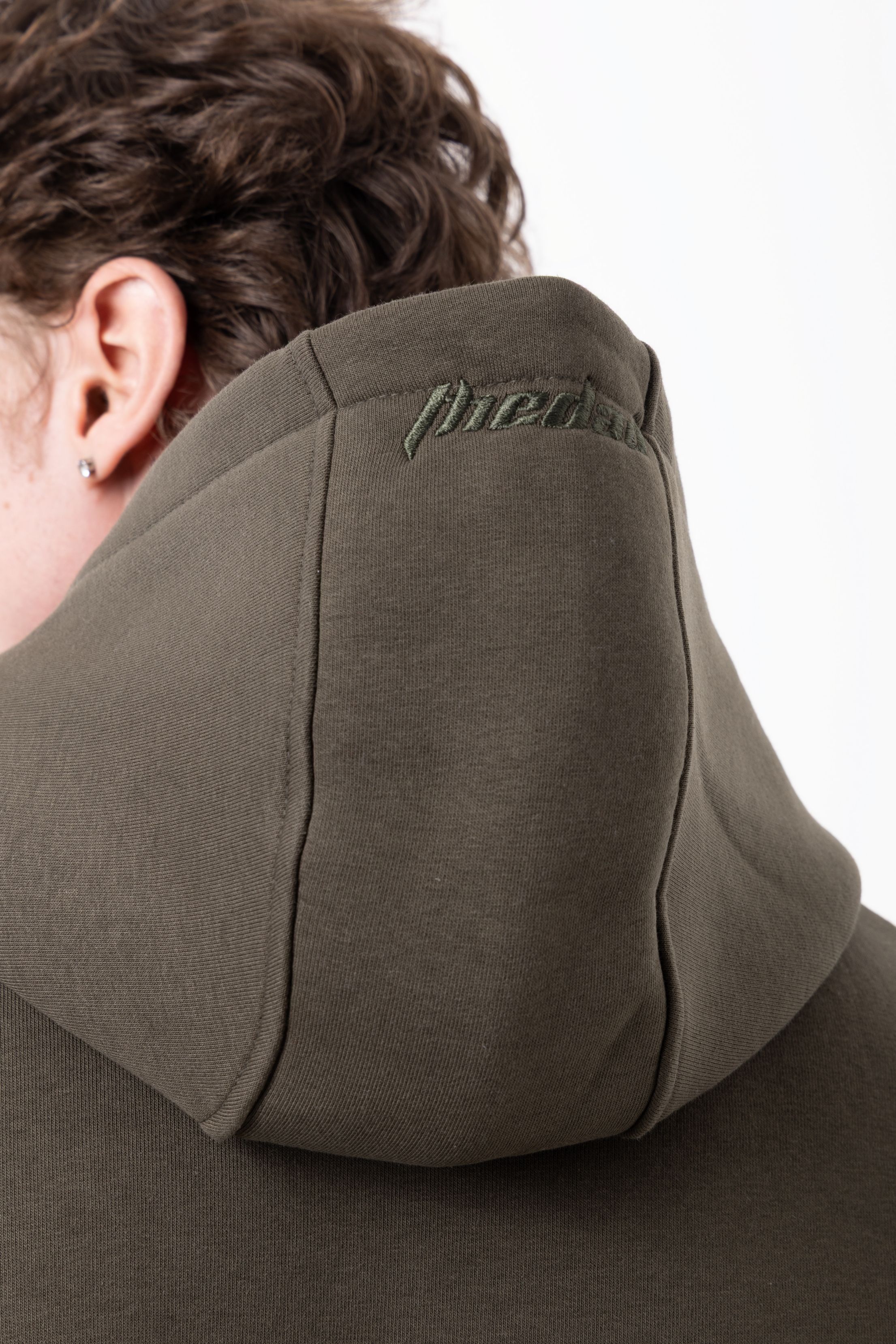 BASİC NAKIŞLI HOODİE