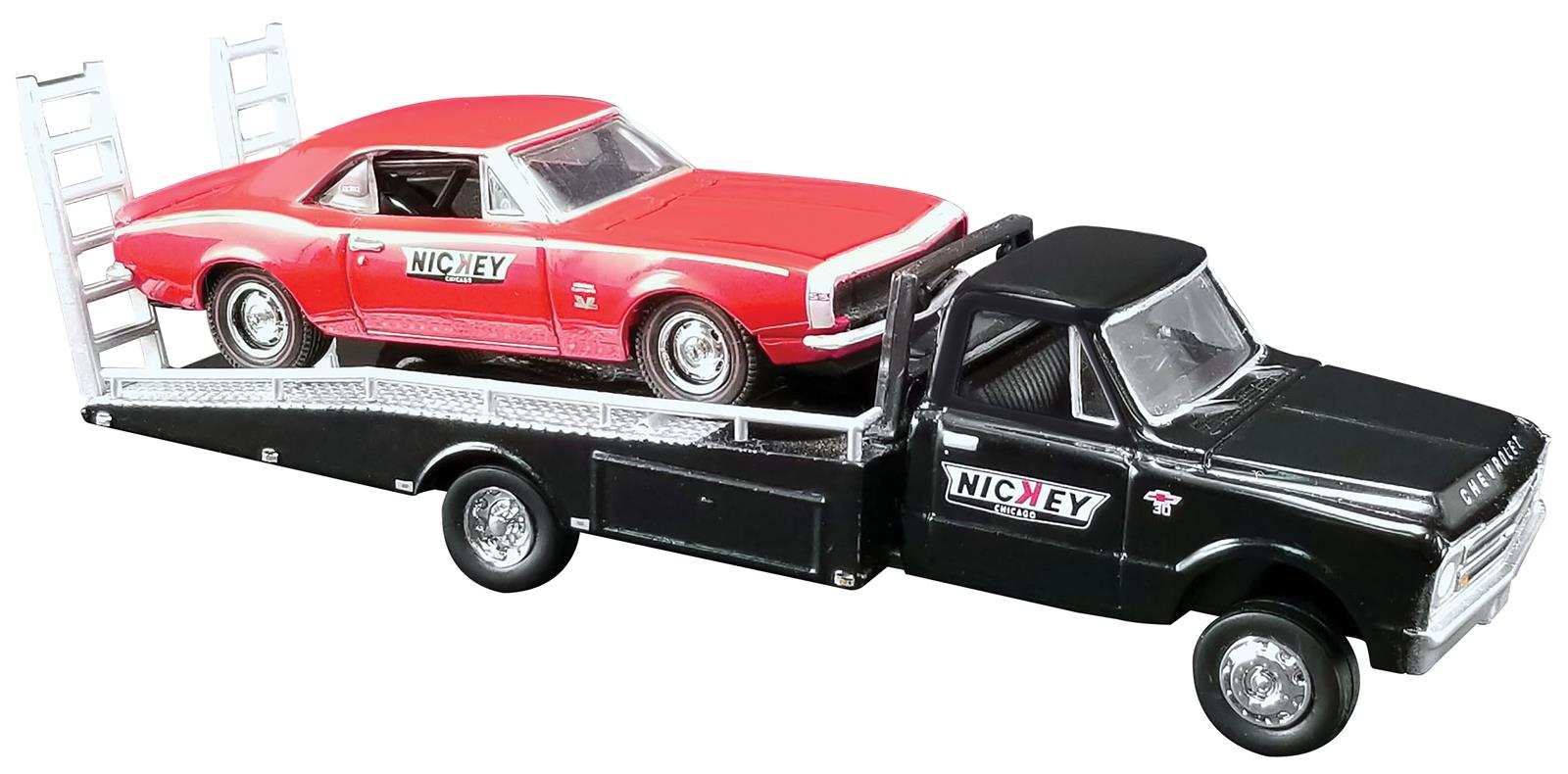 Acme | 51270 | 1/64 Ölçek 1967 Chevrolet C-30 Ramp Truck with a 1967 *Nickey* Camaro