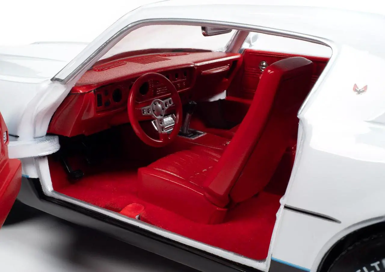 American Muscle | Amm1318 | 1/18 1977 Pontiac Firebird Formula, Cameo Beyaz
