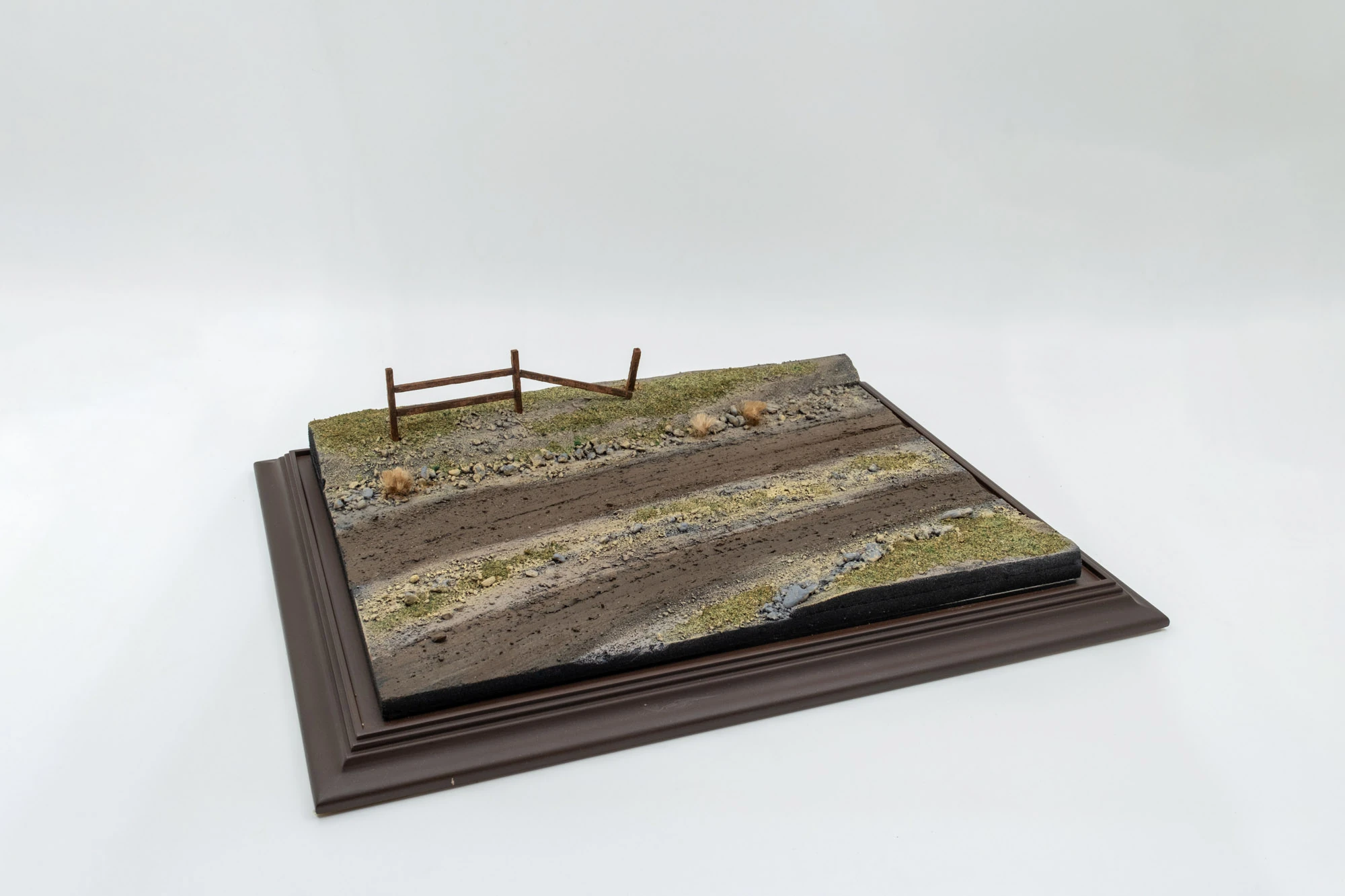 Atlantic Case 30206 Diorama In Front Of The Fence / Çitlerin Önü Sergileme Ünitesi