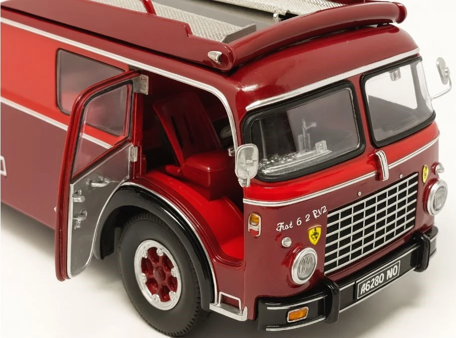 CMR 140 1/18 1957 Fiat 642 RN2 Bartoletti Ferrari Renntransporter, Kırmızı