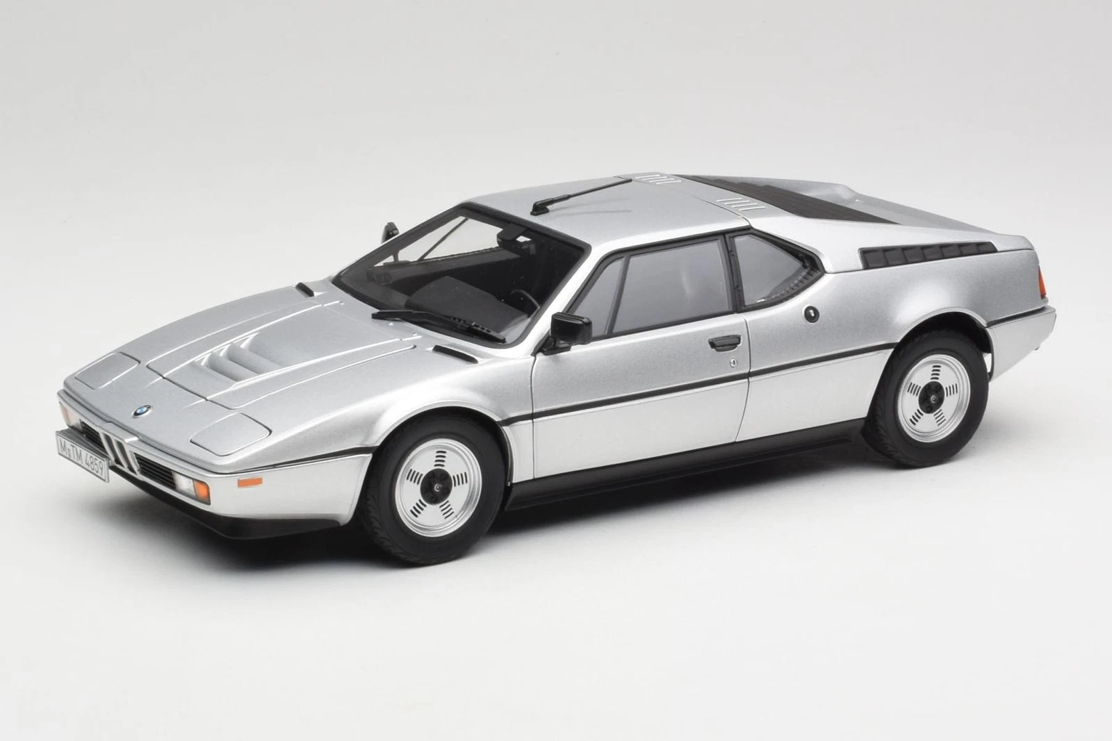 BMW X6M Rouge Métallisé 1:18 – Élégance à échelle de Norev HQ