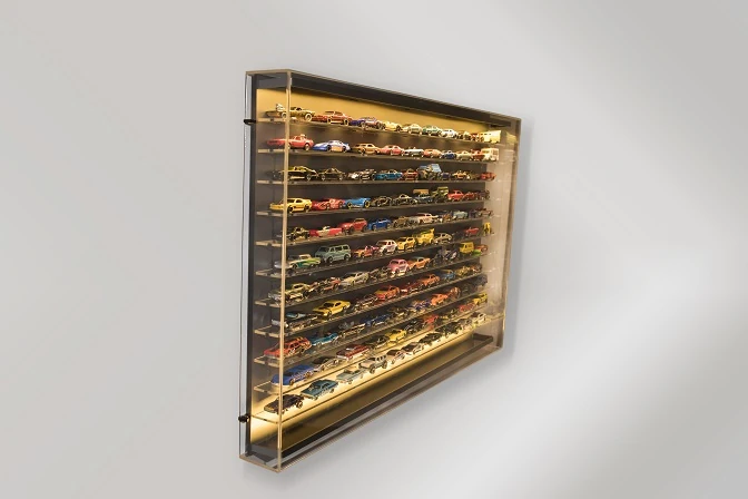 Atlantic 40103, 120 Adet 1/64 Ölçek Model Araba İçin Işıklı Duvara Monte Sergileme Ünitesi