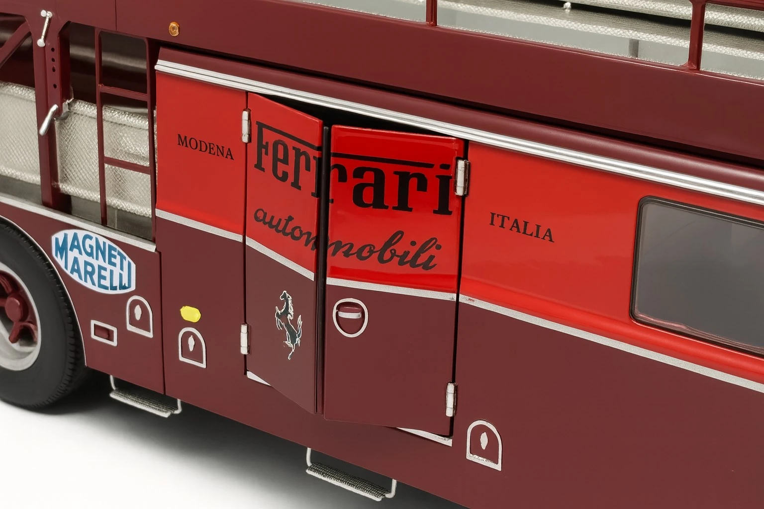 CMR 140 1/18 1957 Fiat 642 RN2 Bartoletti Ferrari Renntransporter, Kırmızı