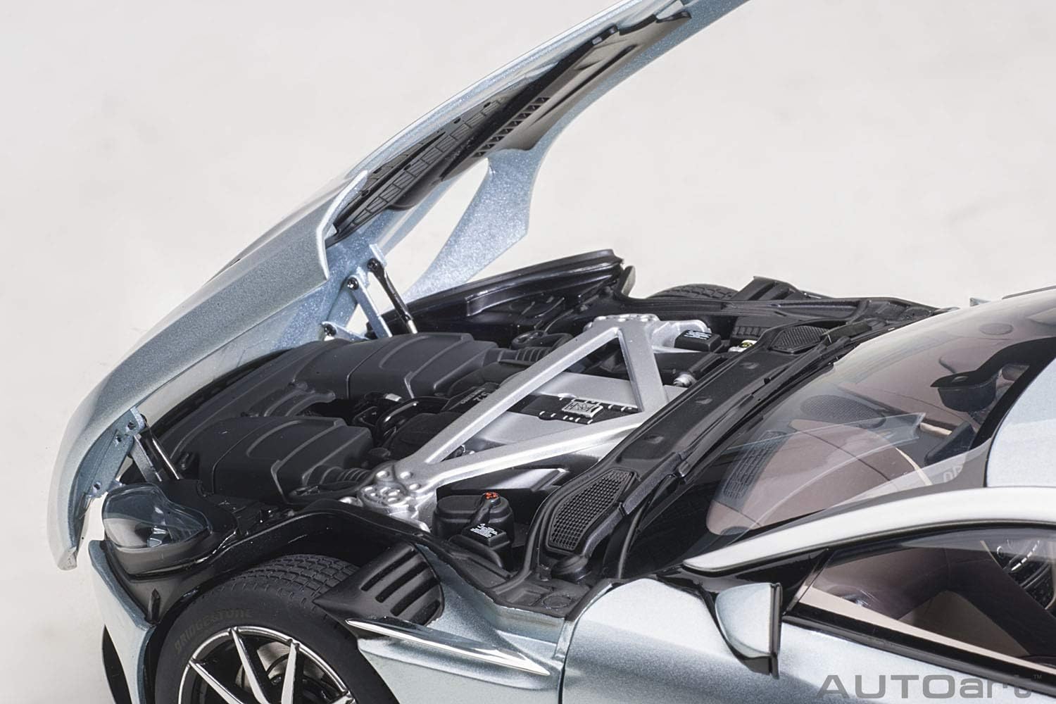 Autoart | Autoart70267 | Aston Martin Db11, Skyfall Gümüş