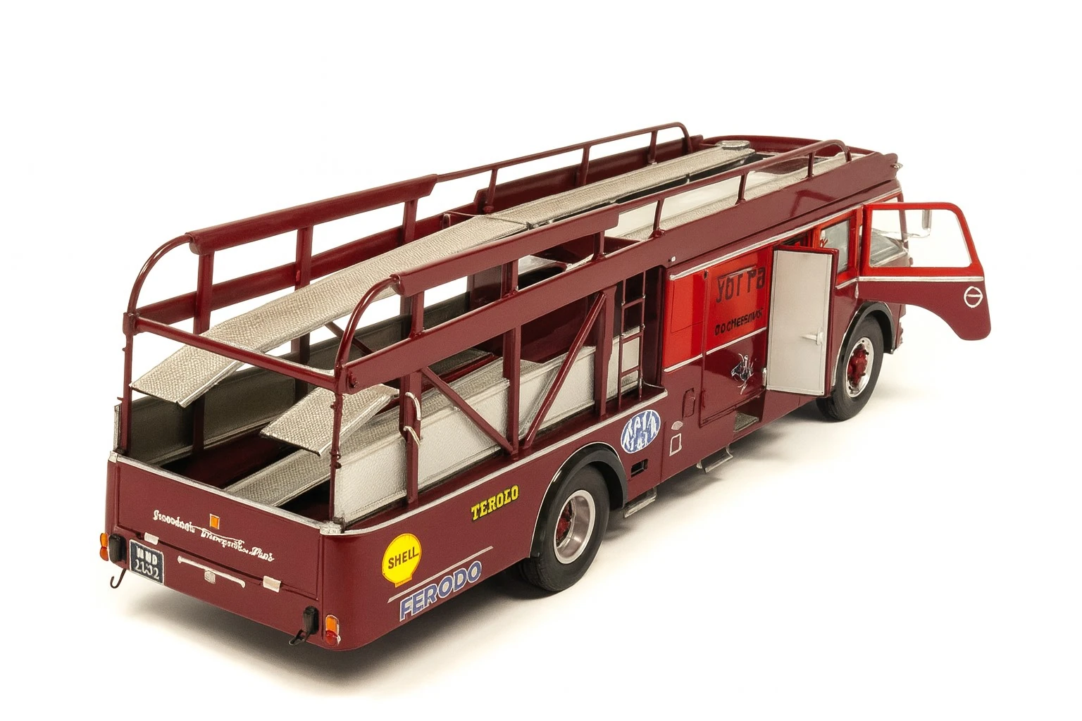 CMR 140 1/18 1957 Fiat 642 RN2 Bartoletti Ferrari Renntransporter, Kırmızı