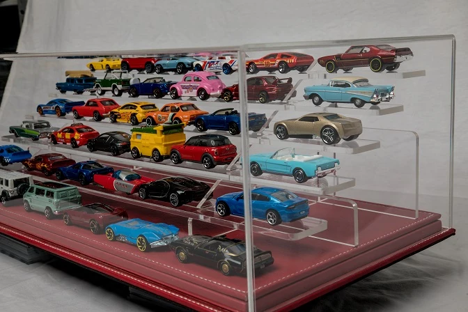 Atlantic Case 40120 1/64 Ölçek Merdiven Sergileme Ünitesi. Kırmızı Deri Taban ve Fanus İle Birlikte.