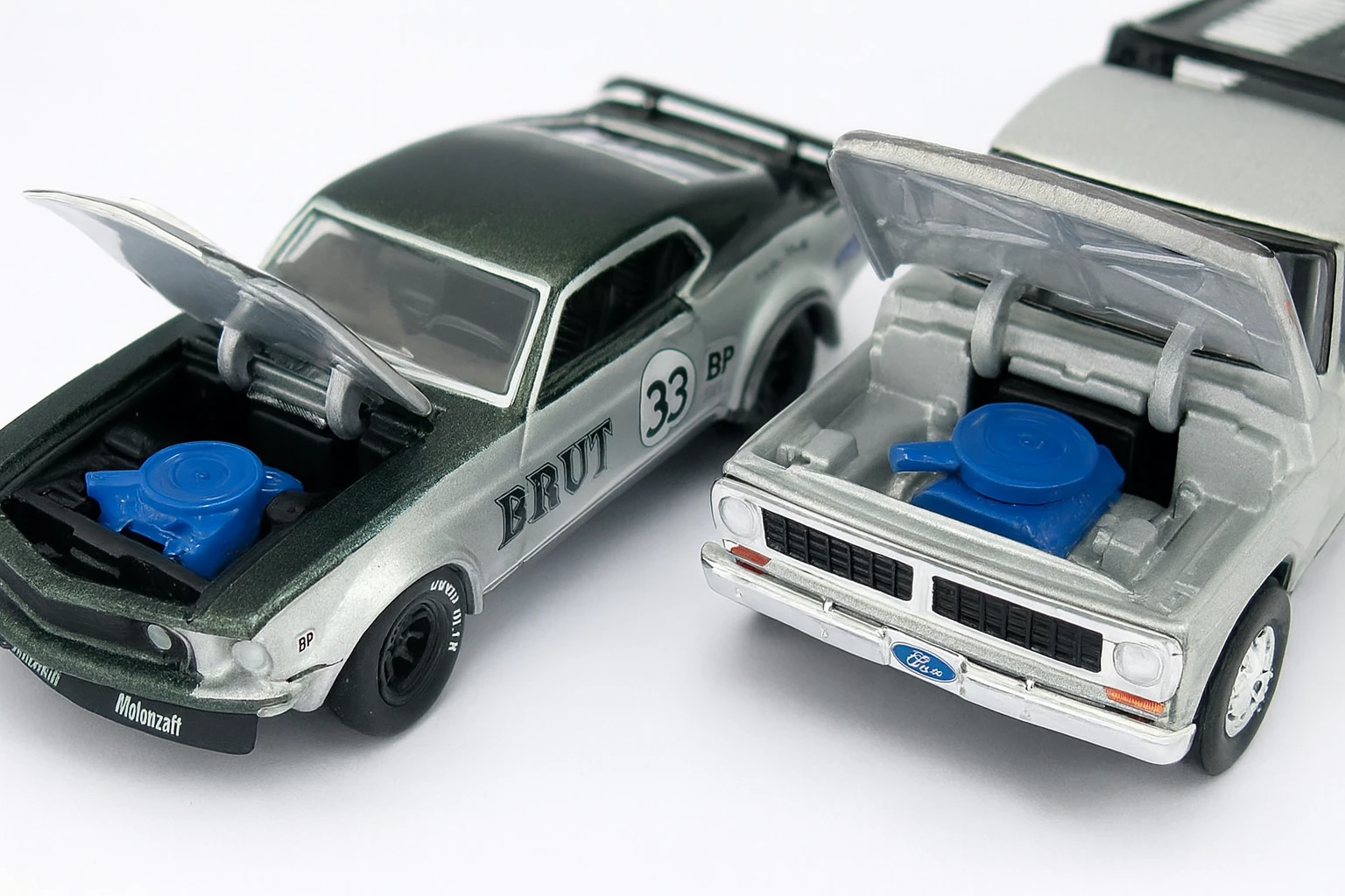 Acme | 51271 | 1/64 Ölçek 1969 Allan Moffat *Brut* Trans Am Mustang #33 on a Ford f-350 Ramp Truck.