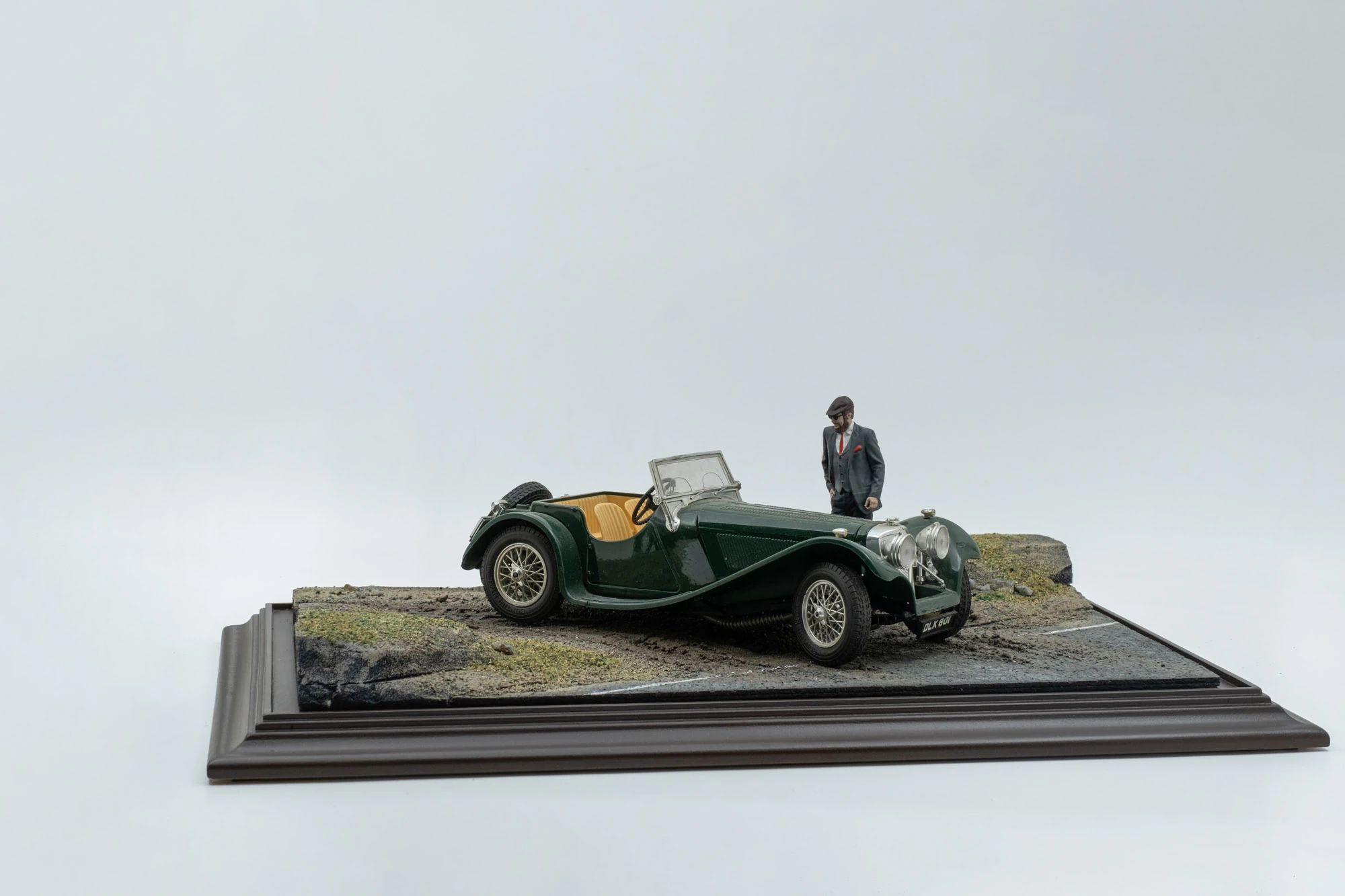 Atlantic Case 30209 Diorama -Entry To The Dirt Road / Çamurlu Yolun Girişi Sergileme Ünitesi