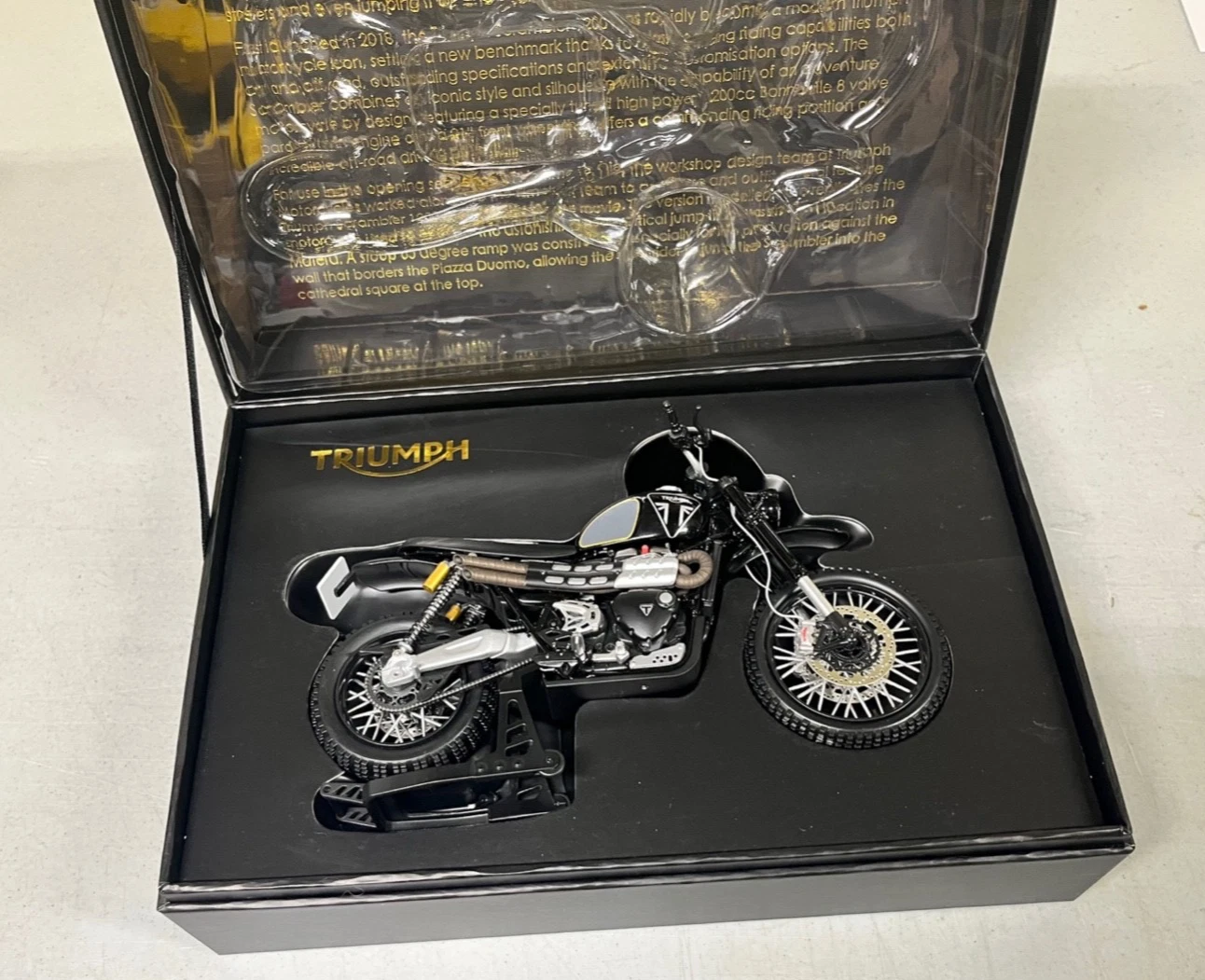 Corgi | Corgicc08402 | 1/12 Triumph Scrambler 1200 *007 James Bond Edition*, Siyah