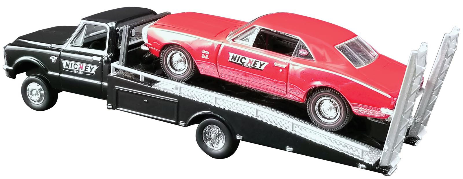 Acme | 51270 | 1/64 Ölçek 1967 Chevrolet C-30 Ramp Truck with a 1967 *Nickey* Camaro