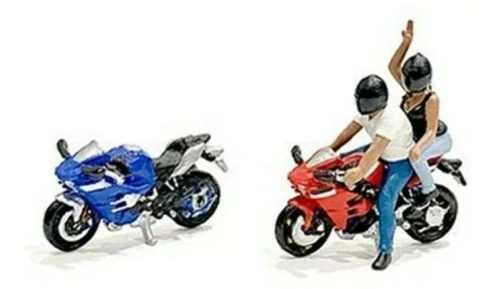 American Diorama | Ad76486 | 1/64 Moto Mania Figure Set Including 2 1/64 Bikes