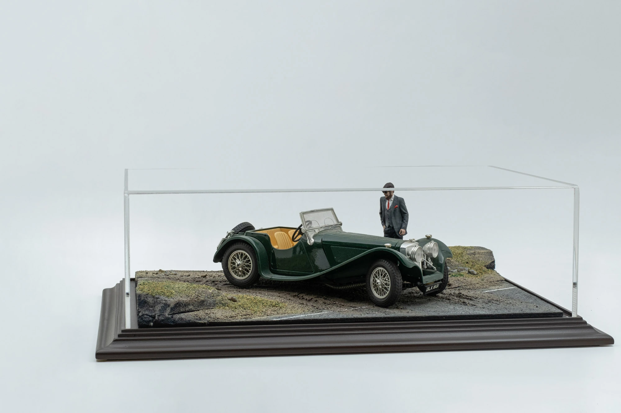 Atlantic Case 30209 Diorama -Entry To The Dirt Road / Çamurlu Yolun Girişi Sergileme Ünitesi