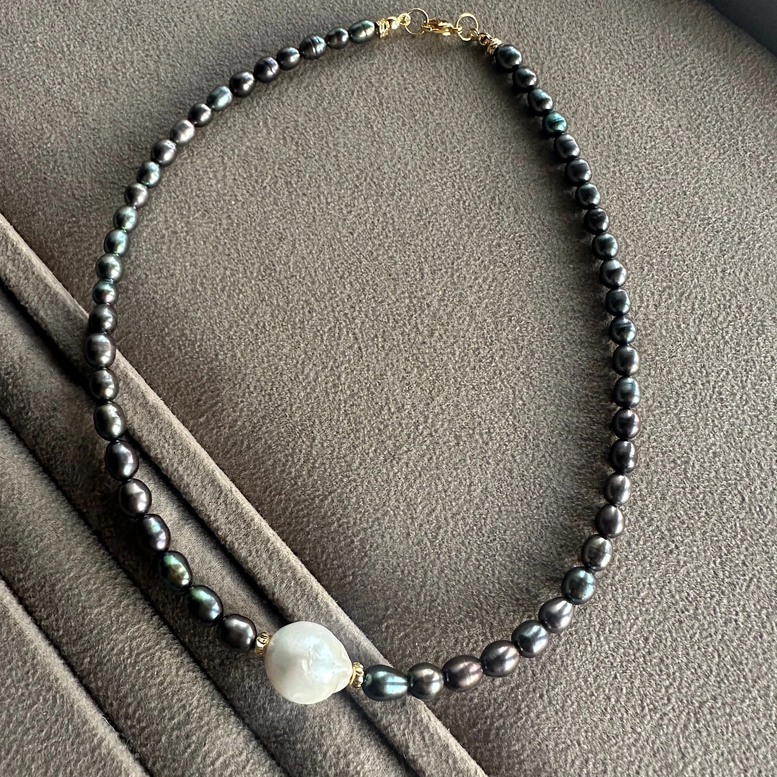 Barok İnci Uçlu Siyah İnci Kolye