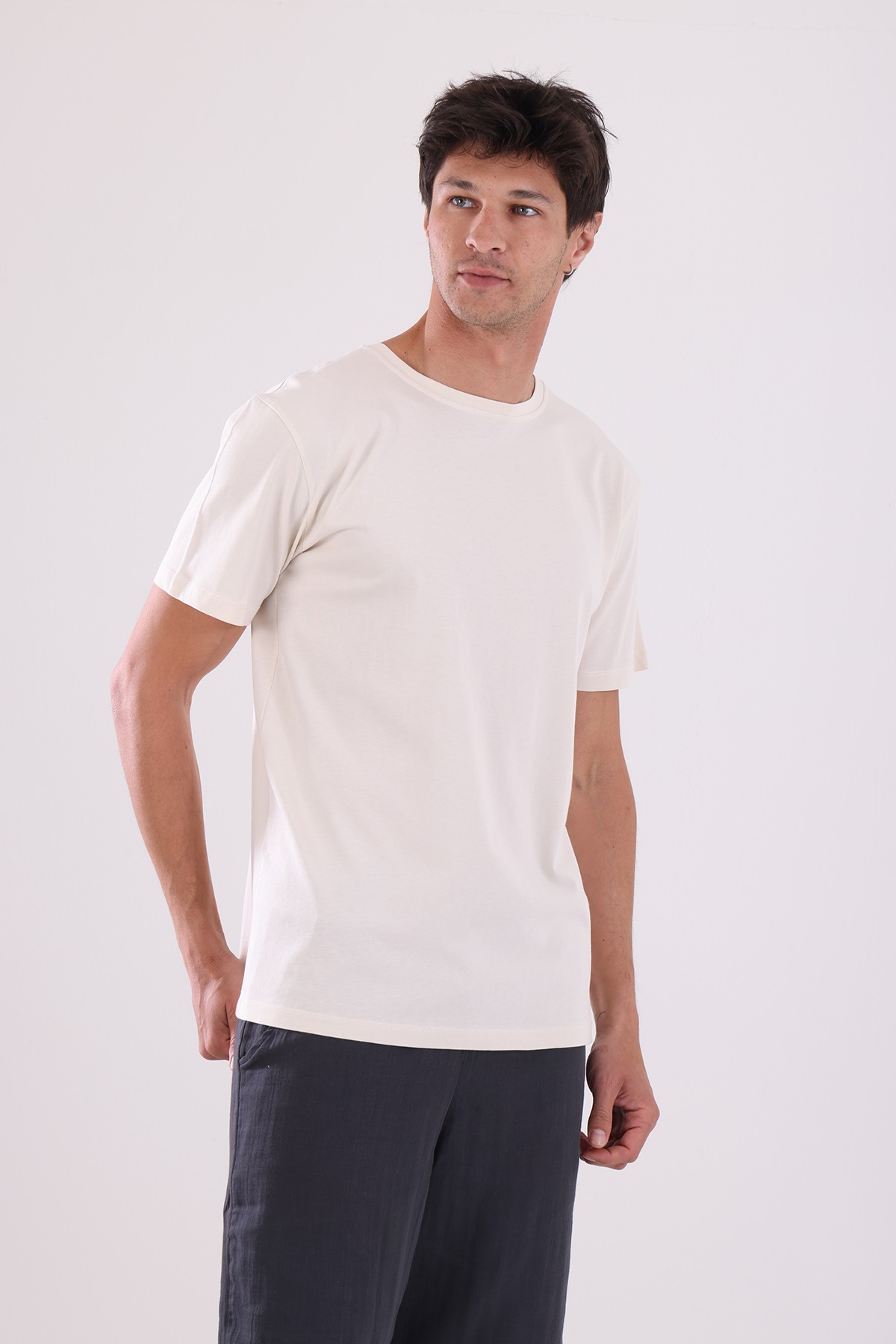  Bisiklet Yaka Basic Tişört - Krem