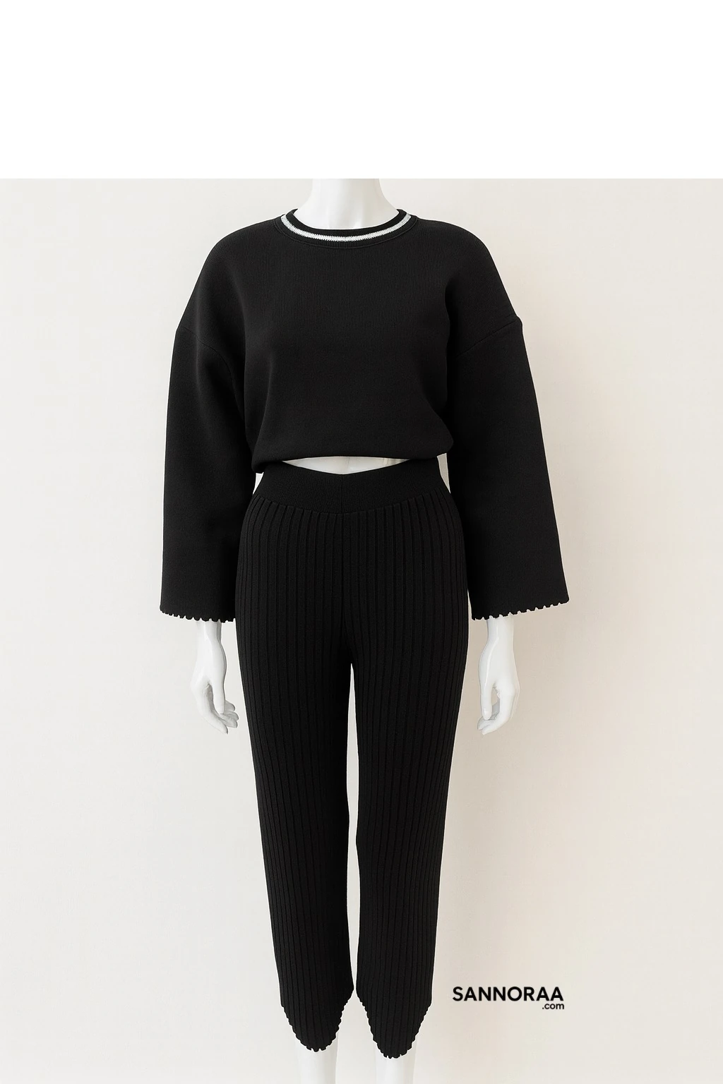 Geniş Paçalı Siyah Beyaz Şeritli Triko Takım