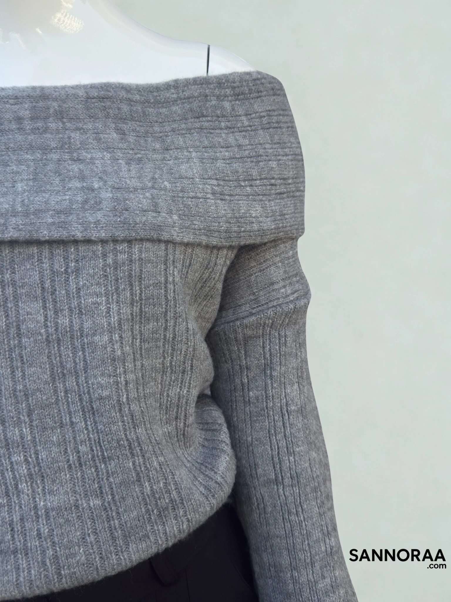 Antrasit Omuzu Açık Kayık Yaka Triko Kazak