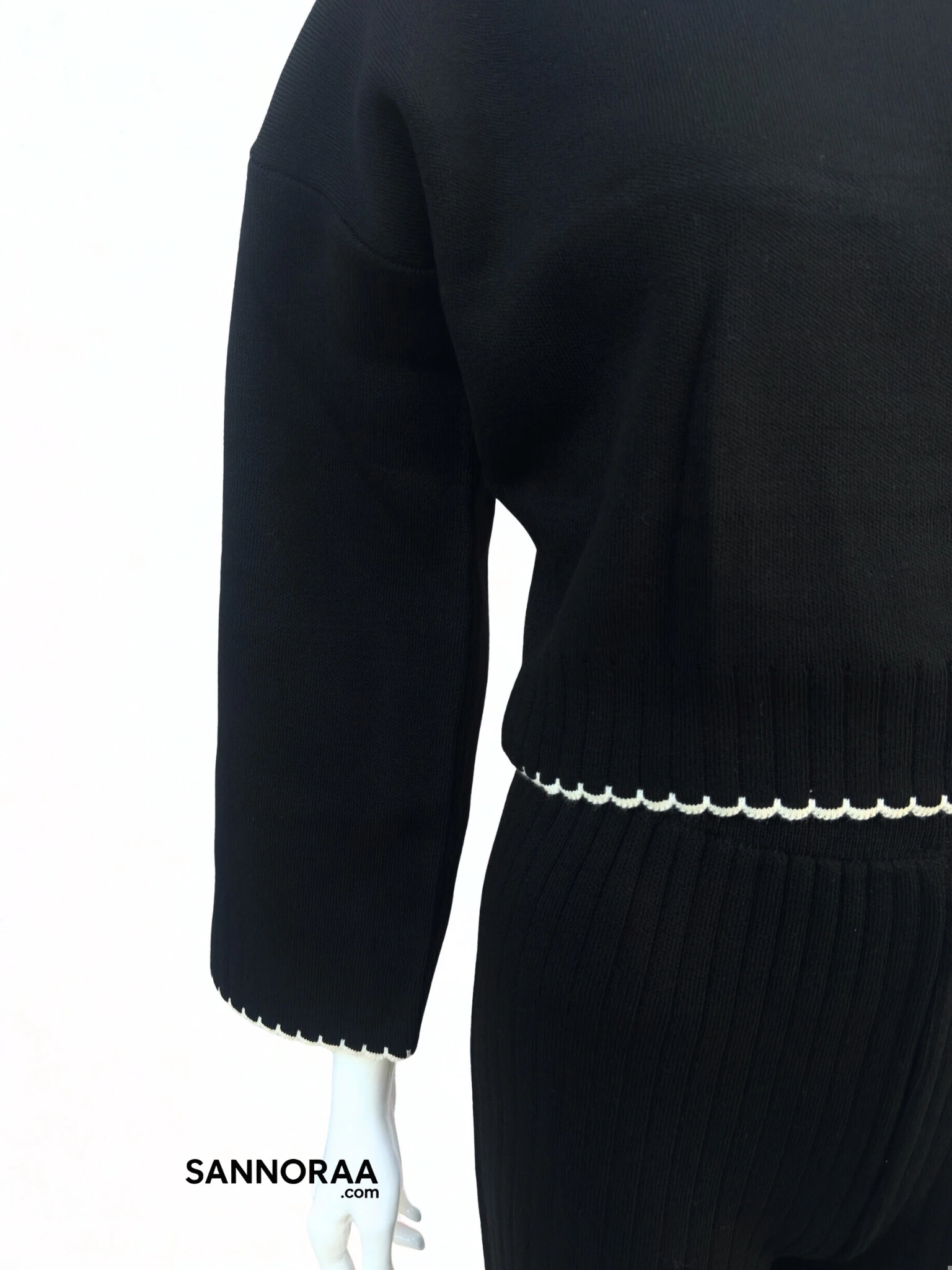 Geniş Paçalı Siyah Beyaz Şeritli Triko Takım