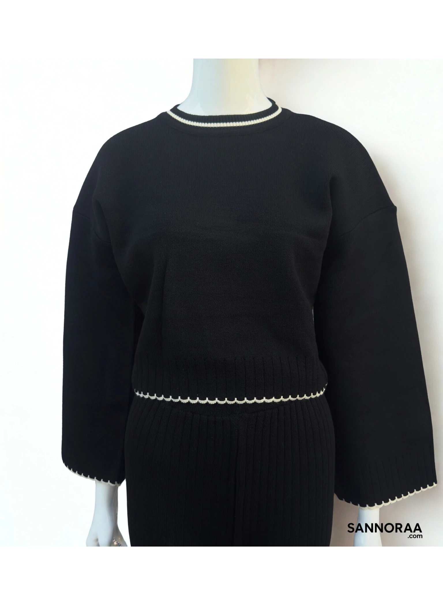 Geniş Paçalı Siyah Beyaz Şeritli Triko Takım