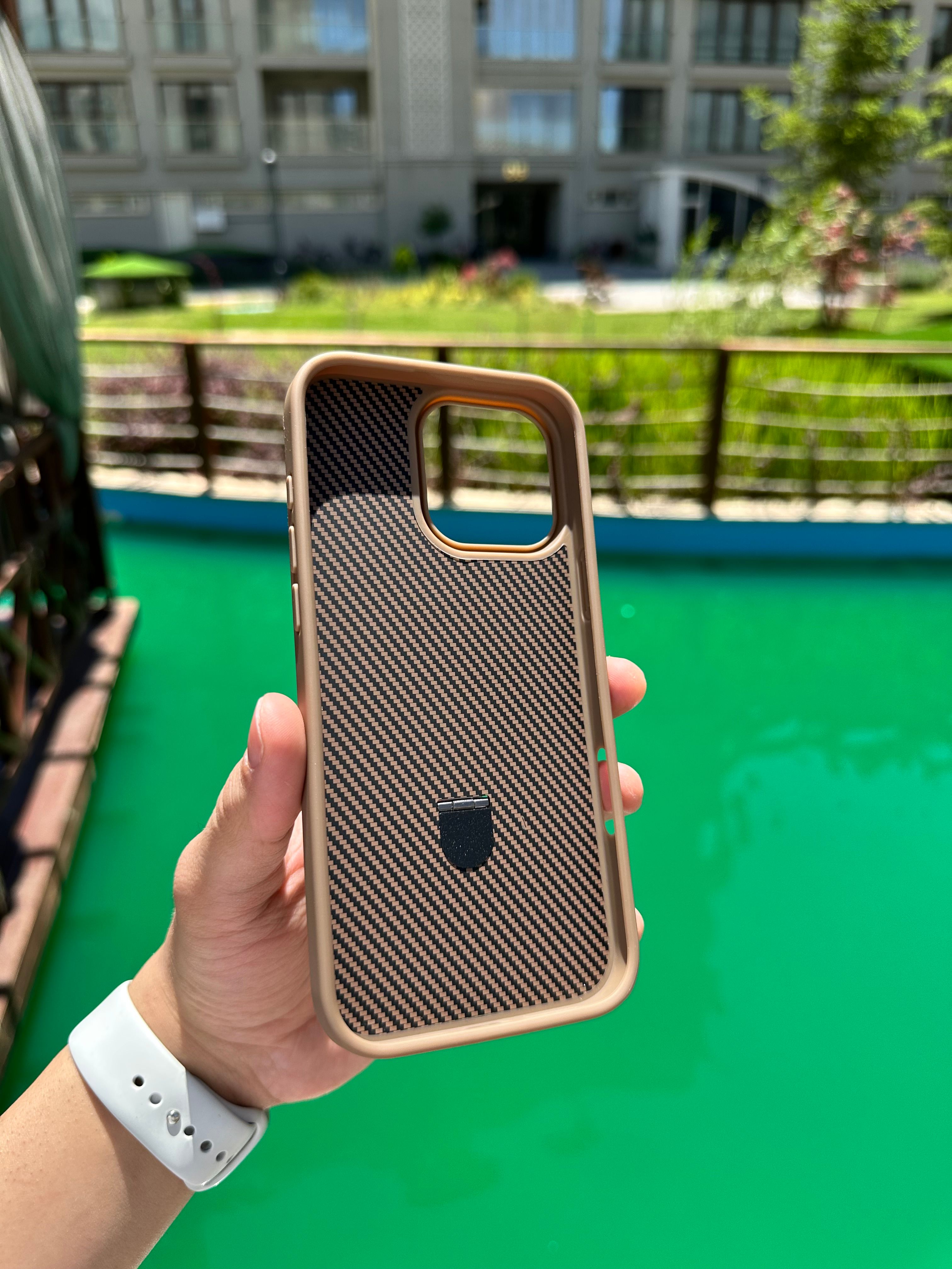 Standlı Karbon Telefon Kılıfı - Gold